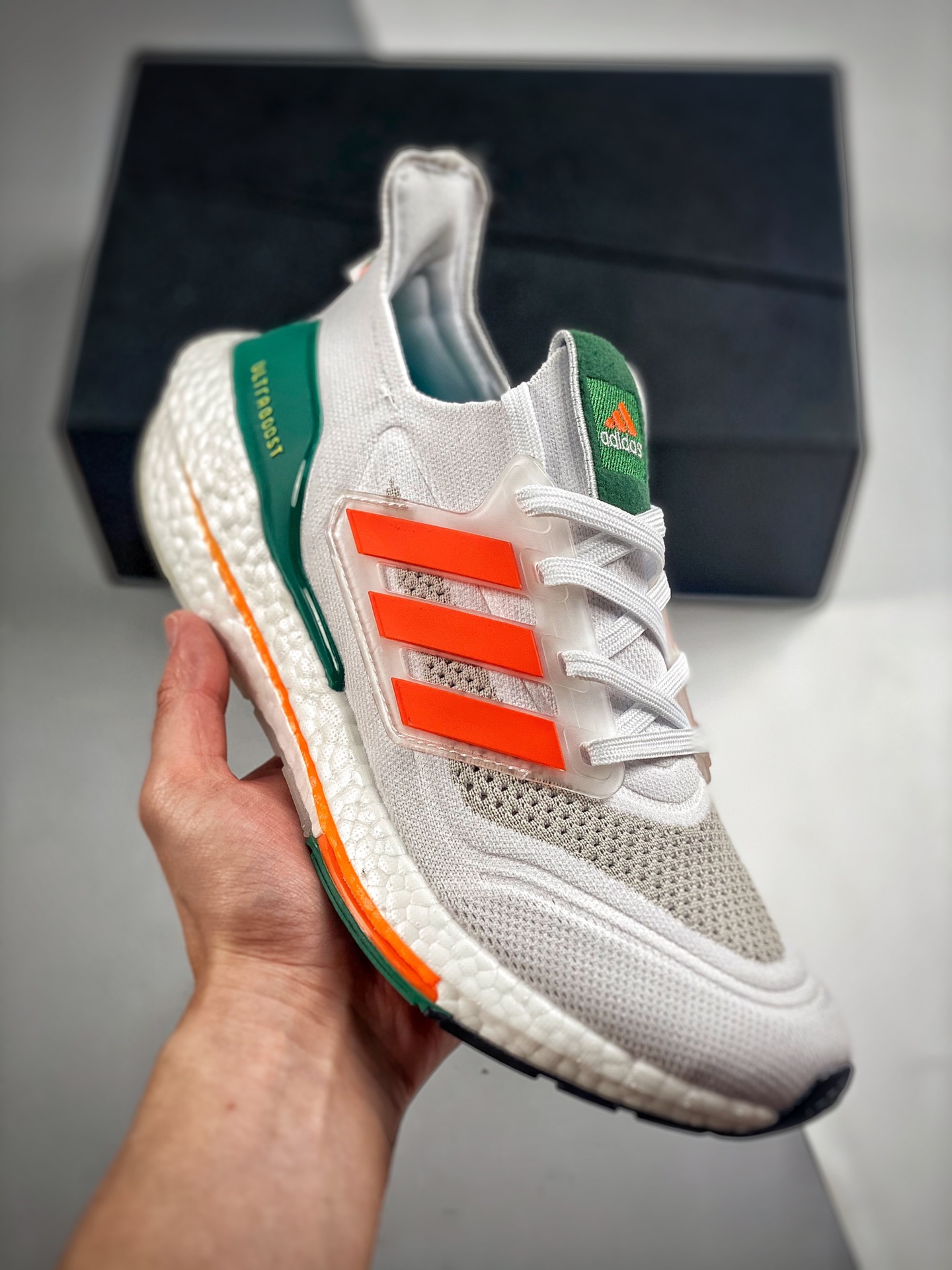 -2 Ultra Boost 8.0 blanco, verde y naranja, lanzamiento simultáneo en tiendas, fotos reales en primer lanzamiento. En c…