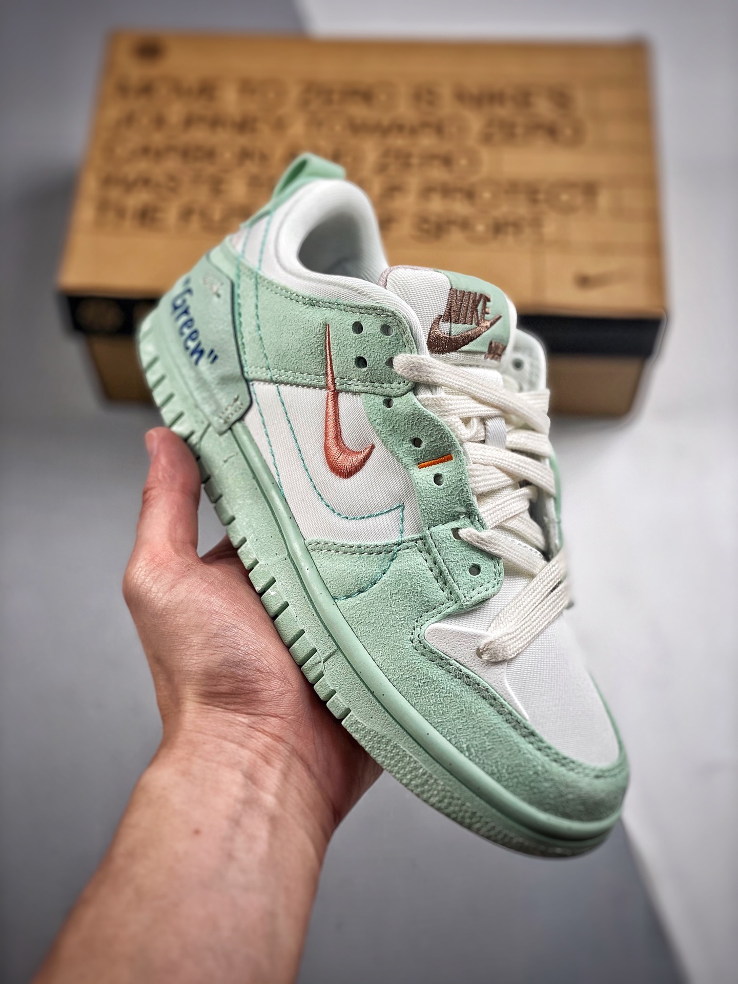 -2 Nike Dunk Low Disrupt FT2 Zapatillas de skate. Nos trae una nueva suela y dimensiones adicionales alrededor del cuel…