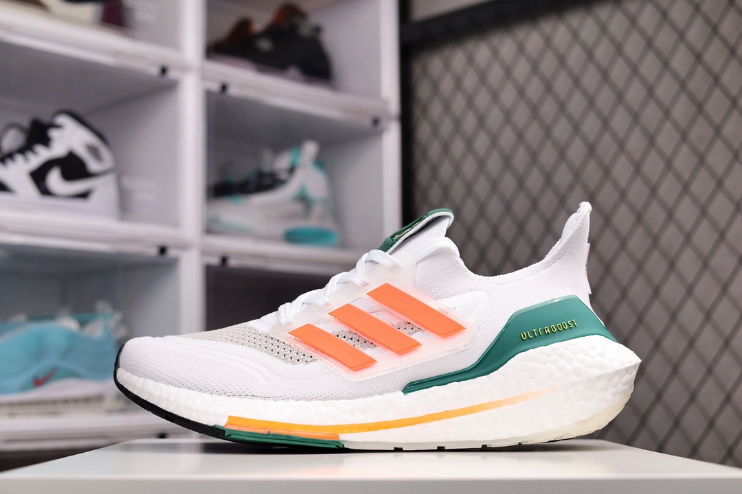 H0 Adidas Ultra Boost 21 Consortium 阿迪达斯新款厚底爆米花跑鞋较UB20增加6%Boost，全掌Boost将缓震和能量回馈再一次进行了升级，提供更好的舒适穿着体验，UB8.0 J5 oPrimeknit编织工艺，S型Heel Counter提供更加精准锁定后跟，带来出众的后跟包裹，LEP创新大底延续马牌橡胶大底，同时新加入LEP结构，为每一步提供更多动力及更好回弹。