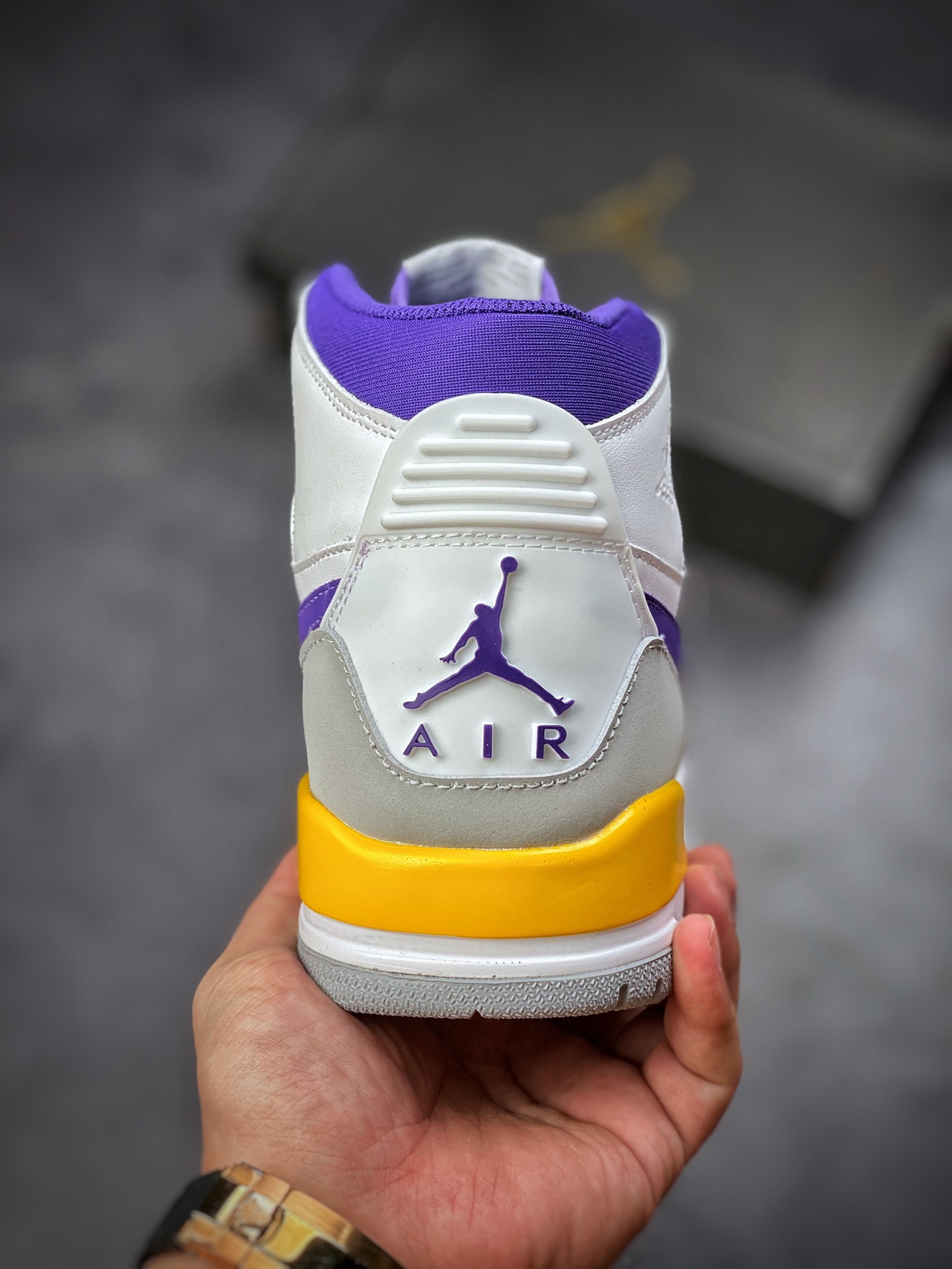 280  Air Jordan 3、Air Jordan 1 和 Air Trainer 2
