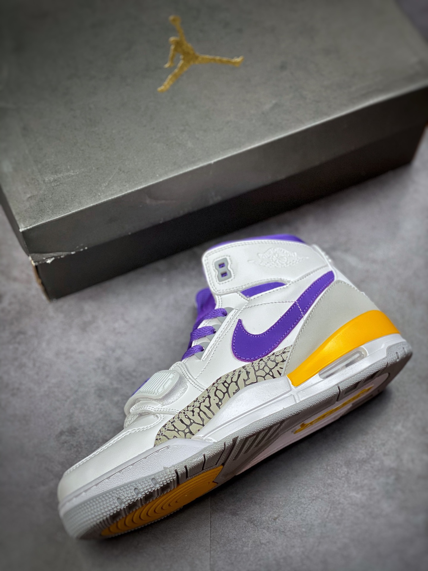 280  Air Jordan 3、Air Jordan 1 和 Air Trainer 2