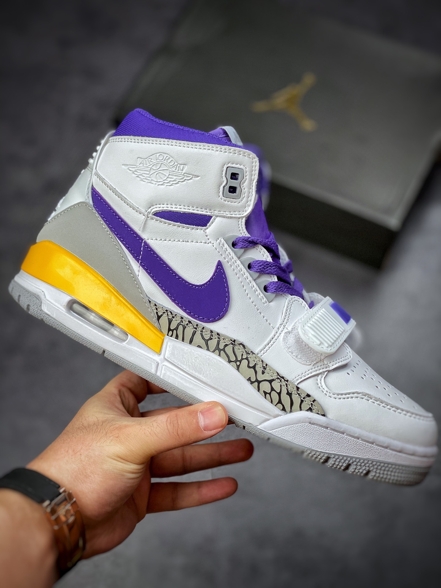 280  Air Jordan 3、Air Jordan 1 和 Air Trainer 2
