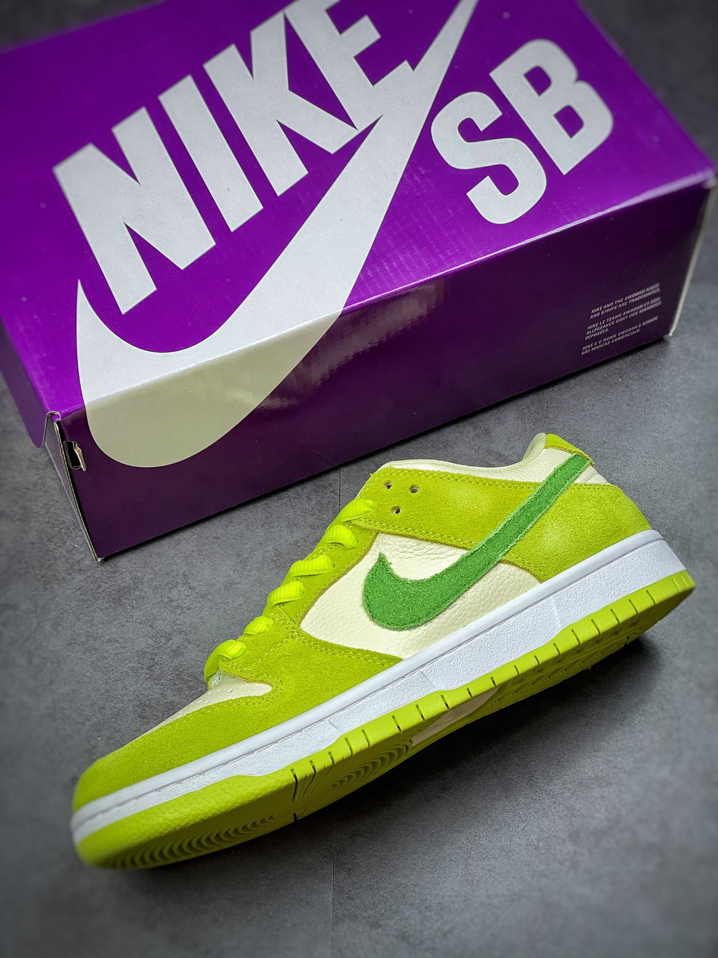 240 Nike SB Dunk Low 青苹果 DM0807-300