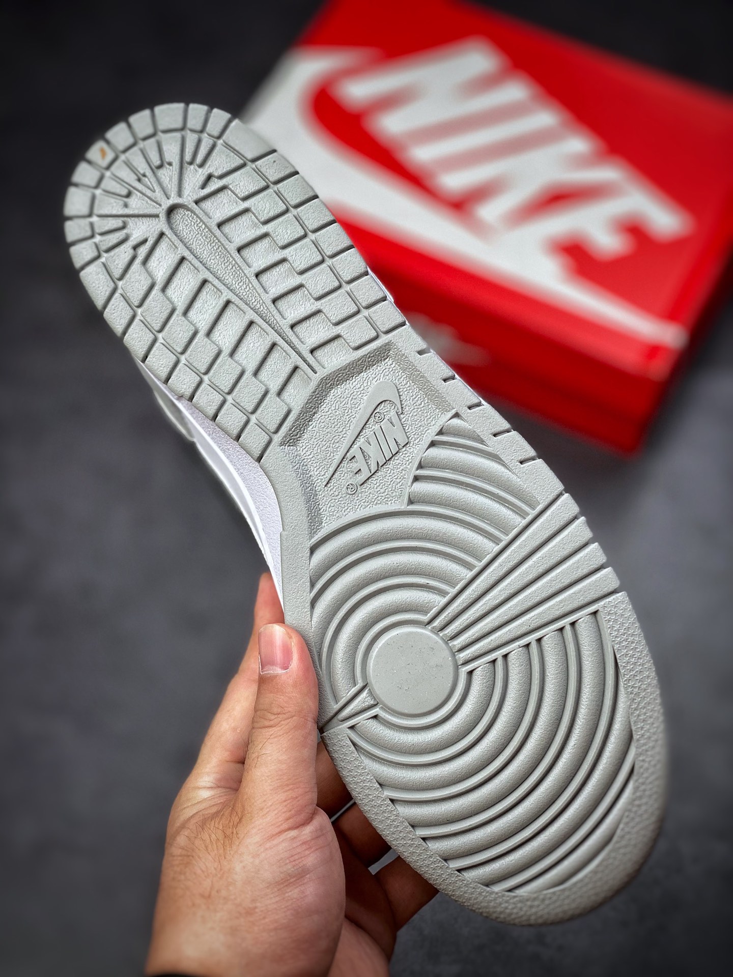 280 Nike SB Dunk Low ”Lottery”浅灰白黑刮刮乐 DR9654-001