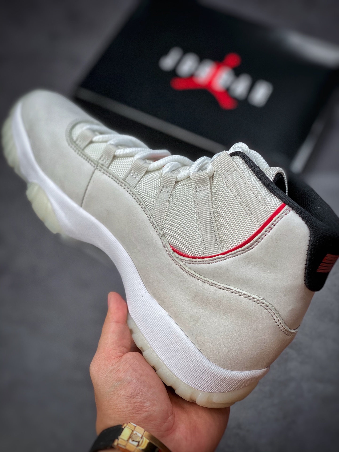 320 Air Jordan 11 Retro High “Platinum Tint” 高帮 378037-016