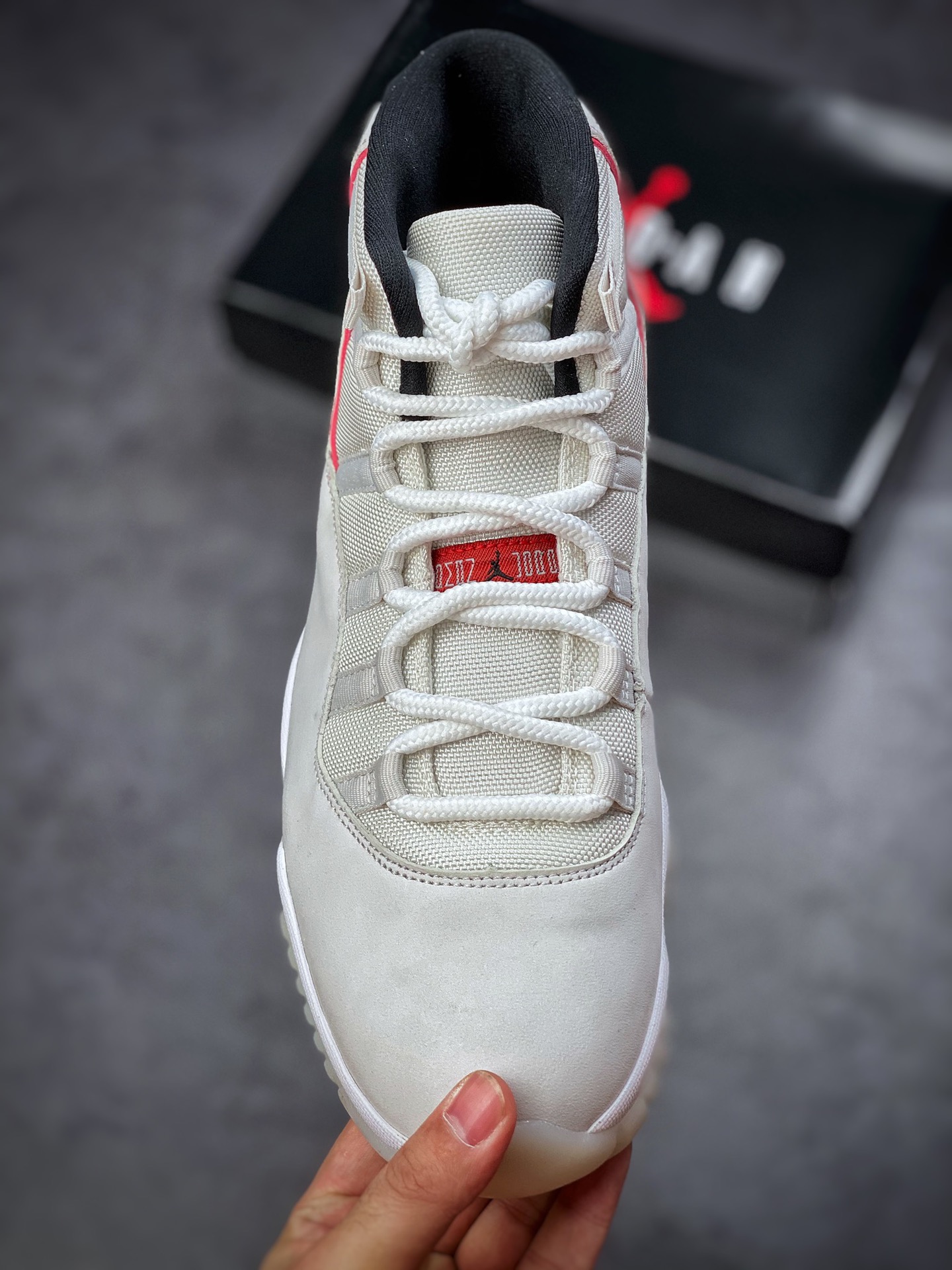 320 Air Jordan 11 Retro High “Platinum Tint” 高帮 378037-016
