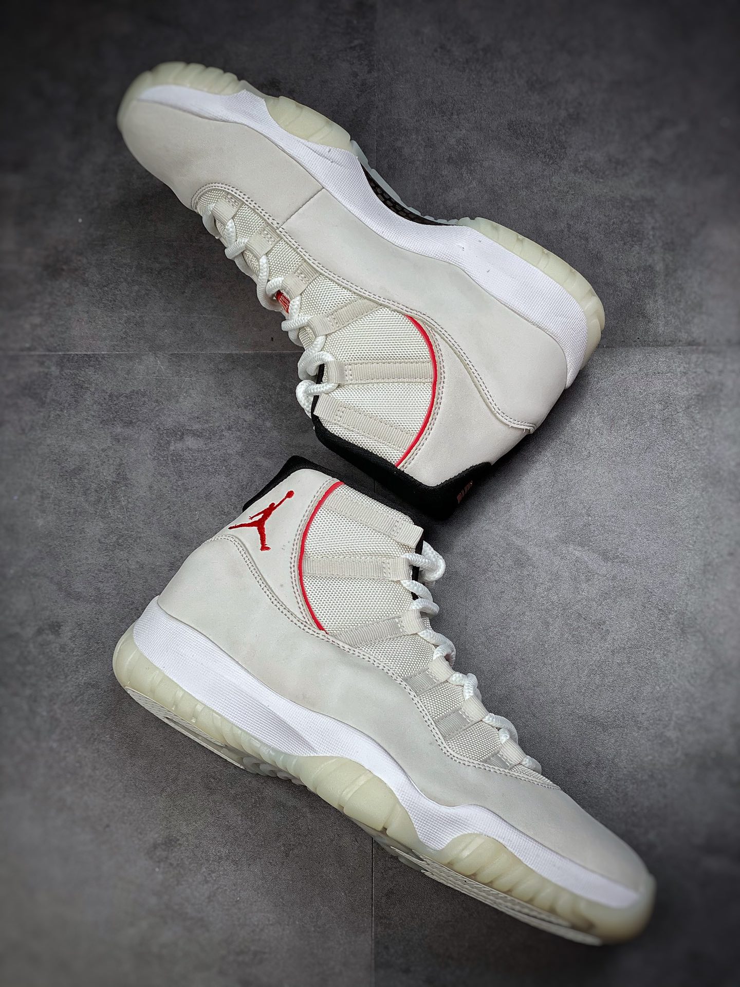 320 Air Jordan 11 Retro High “Platinum Tint” 高帮 378037-016