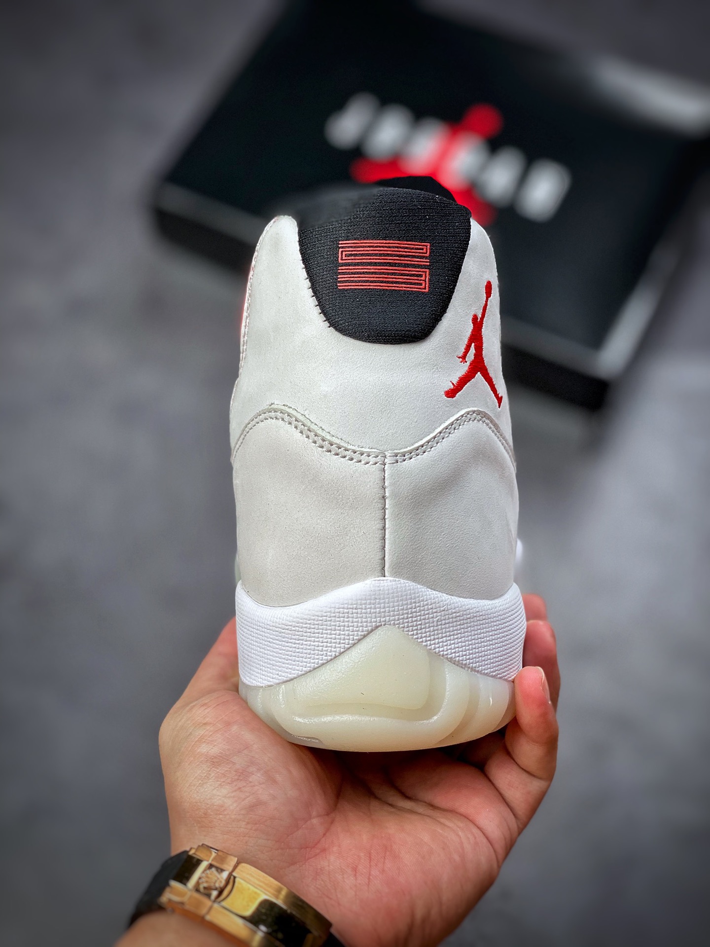 320 Air Jordan 11 Retro High “Platinum Tint” 高帮 378037-016