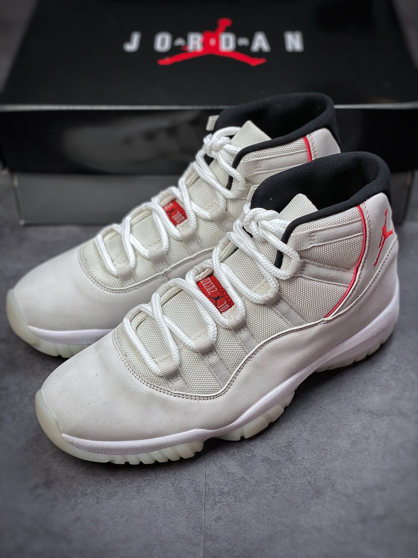 320 Air Jordan 11 Retro High “Platinum Tint” 高帮 378037-016