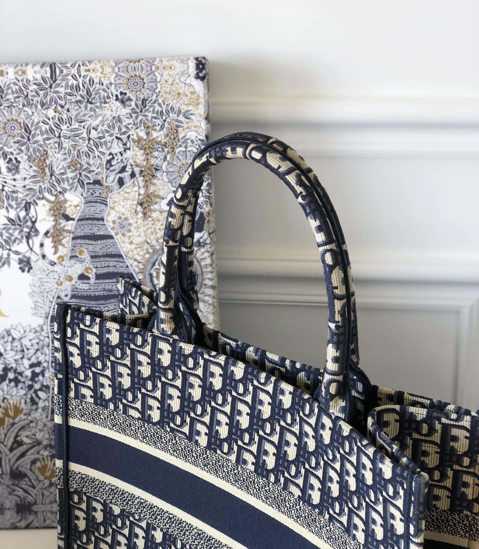 Dior蓝色刺绣Oblique印花Book Tote手袋 M1296ZRIW_M928