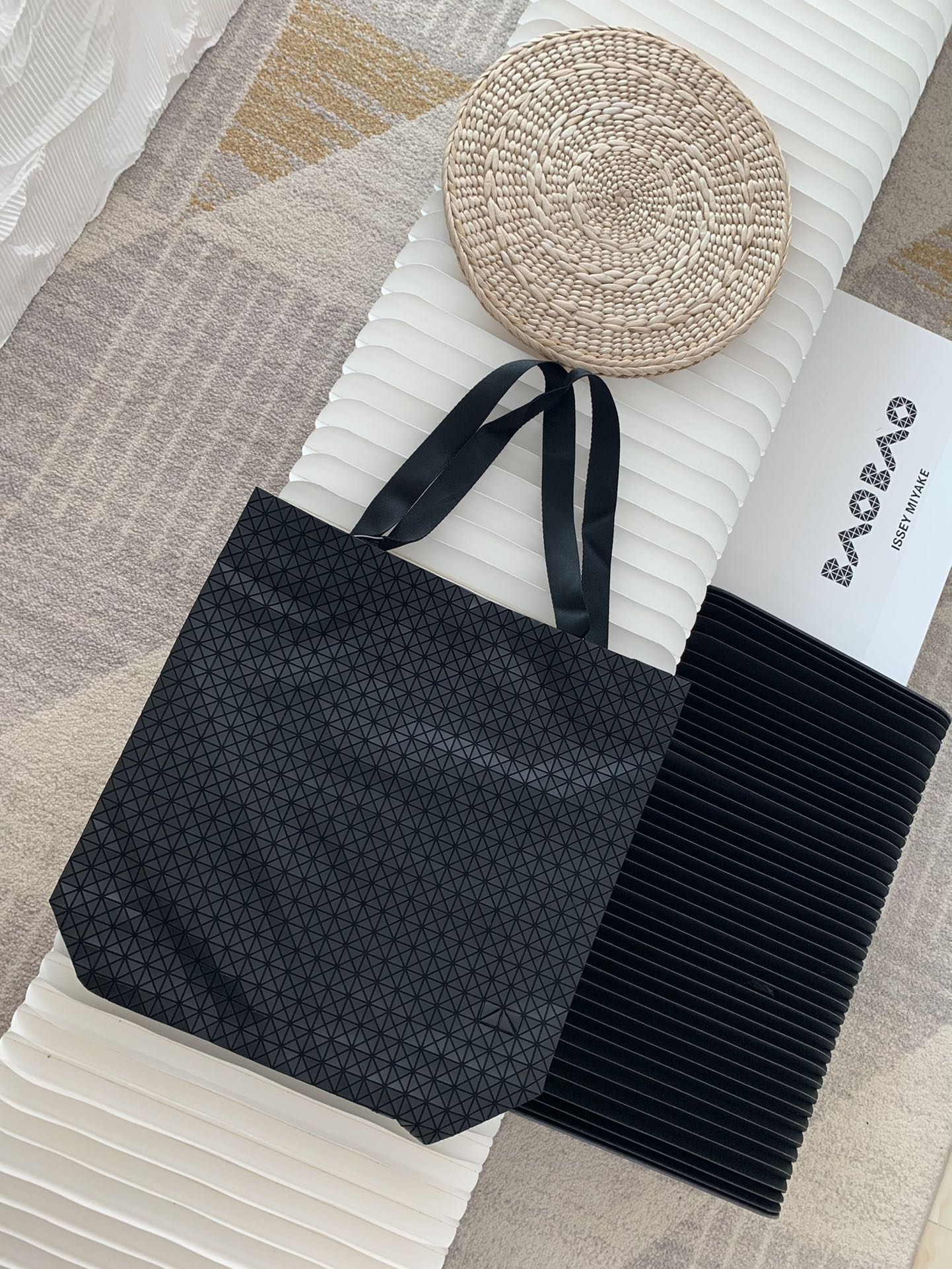 Issey Miyake BAO BAO Style Tote Bag - Lightweight & Dynamic Design 5 i1656996547 2188 3