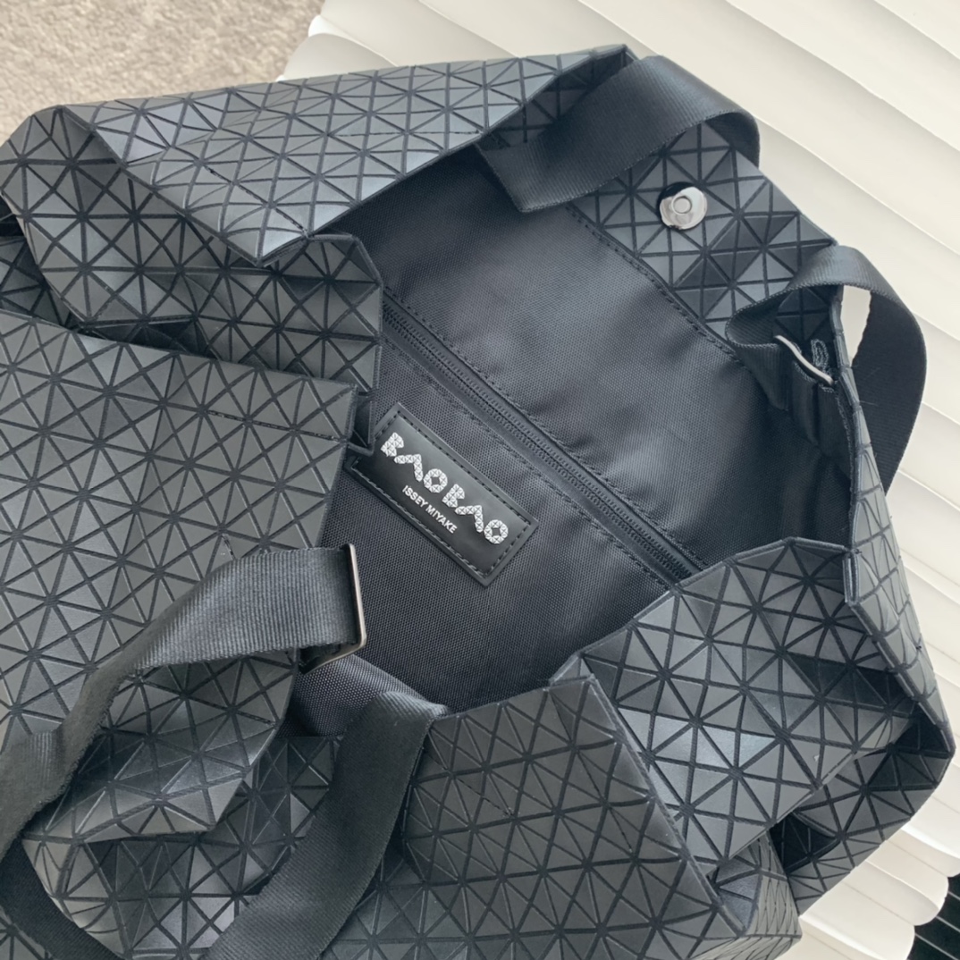 Issey Miyake BAO BAO Style Tote Bag - Lightweight & Dynamic Design 9 i1656996547 5167 7