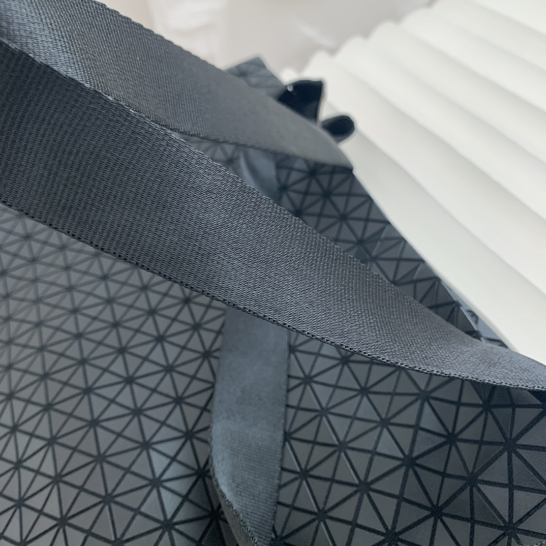 Issey Miyake BAO BAO Style Tote Bag - Lightweight & Dynamic Design 10 i1656996547 6431 8
