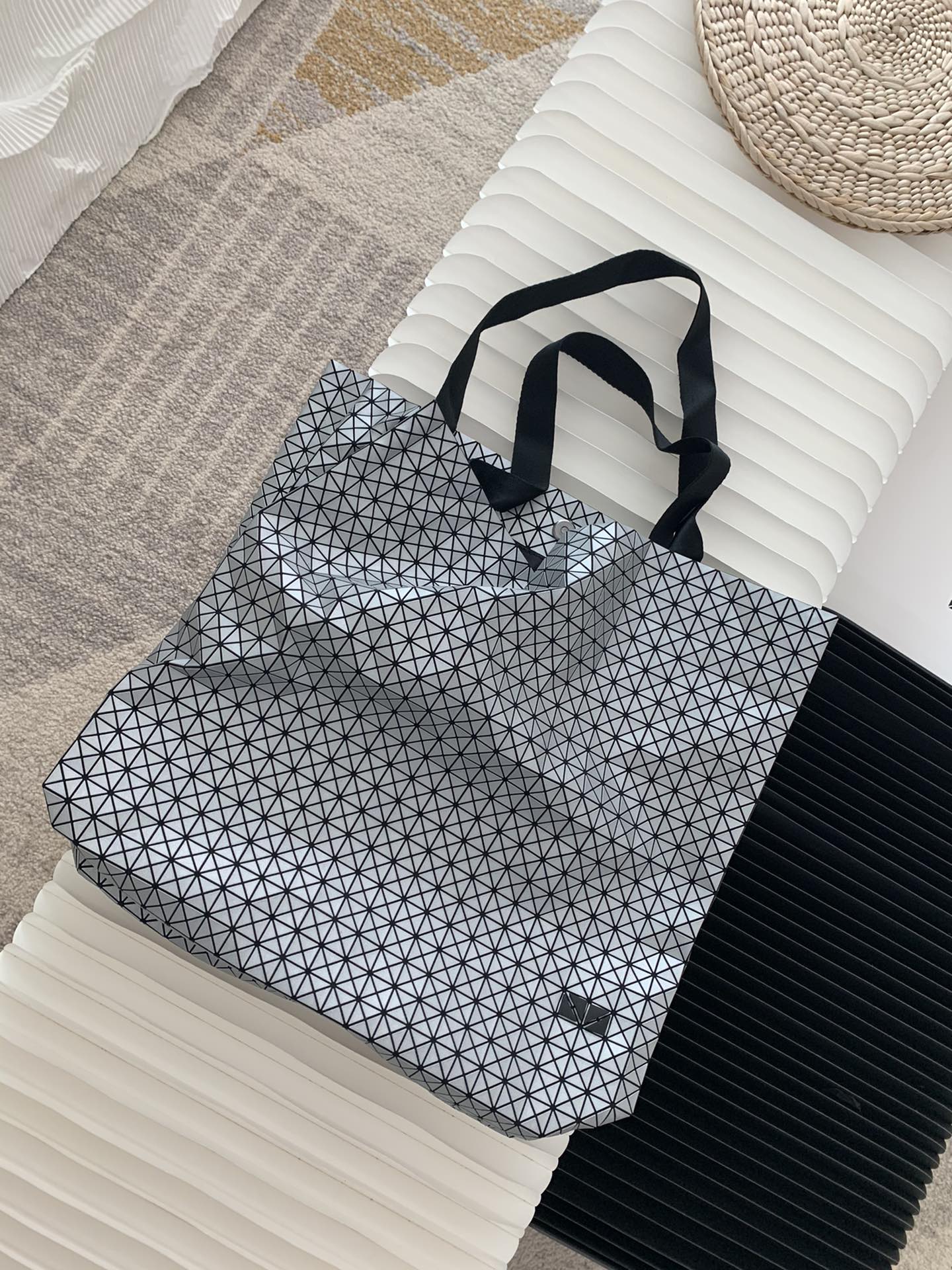 Issey Miyake BAO BAO Silver Geometric Tote Bag Adjustable Handbag BB04-AG161 4 i1656997645 7128 3