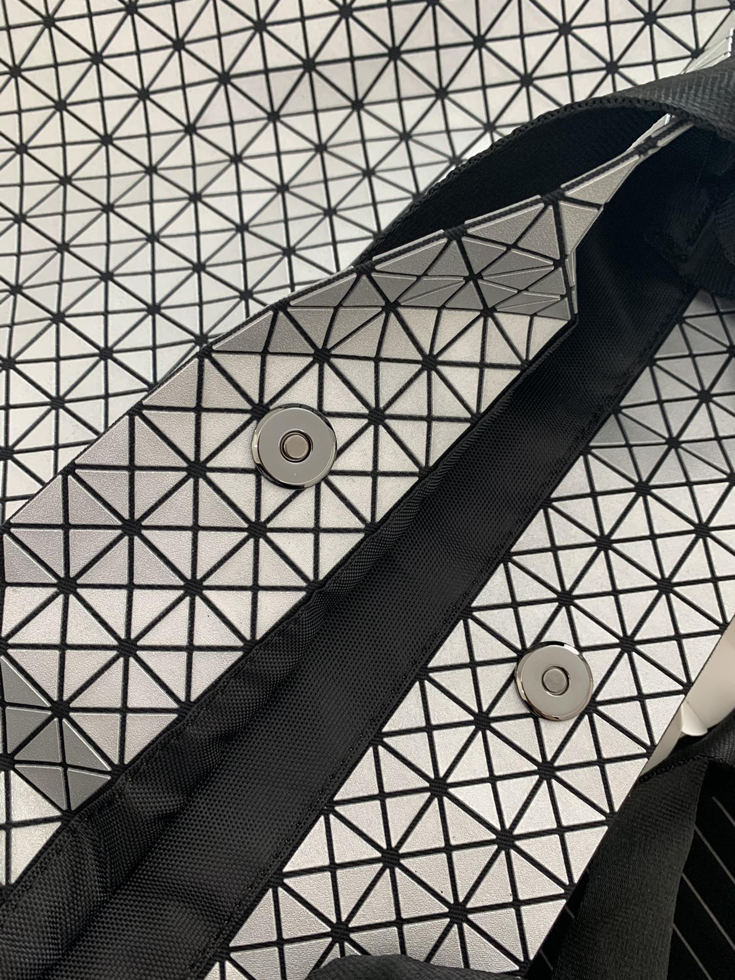 Issey Miyake BAO BAO Silver Geometric Tote Bag Adjustable Handbag BB04-AG161 7 i1656997645 8393 6