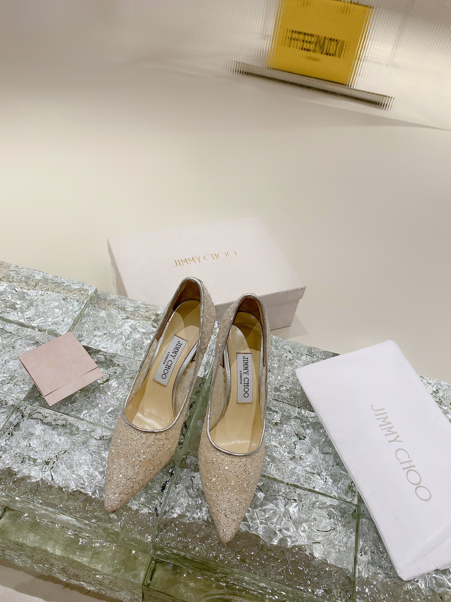 JIMMY CHOO mesh pumps met puntneus en lage hiel, geïmporteerd mesh, volnerf kristalgeitenleer