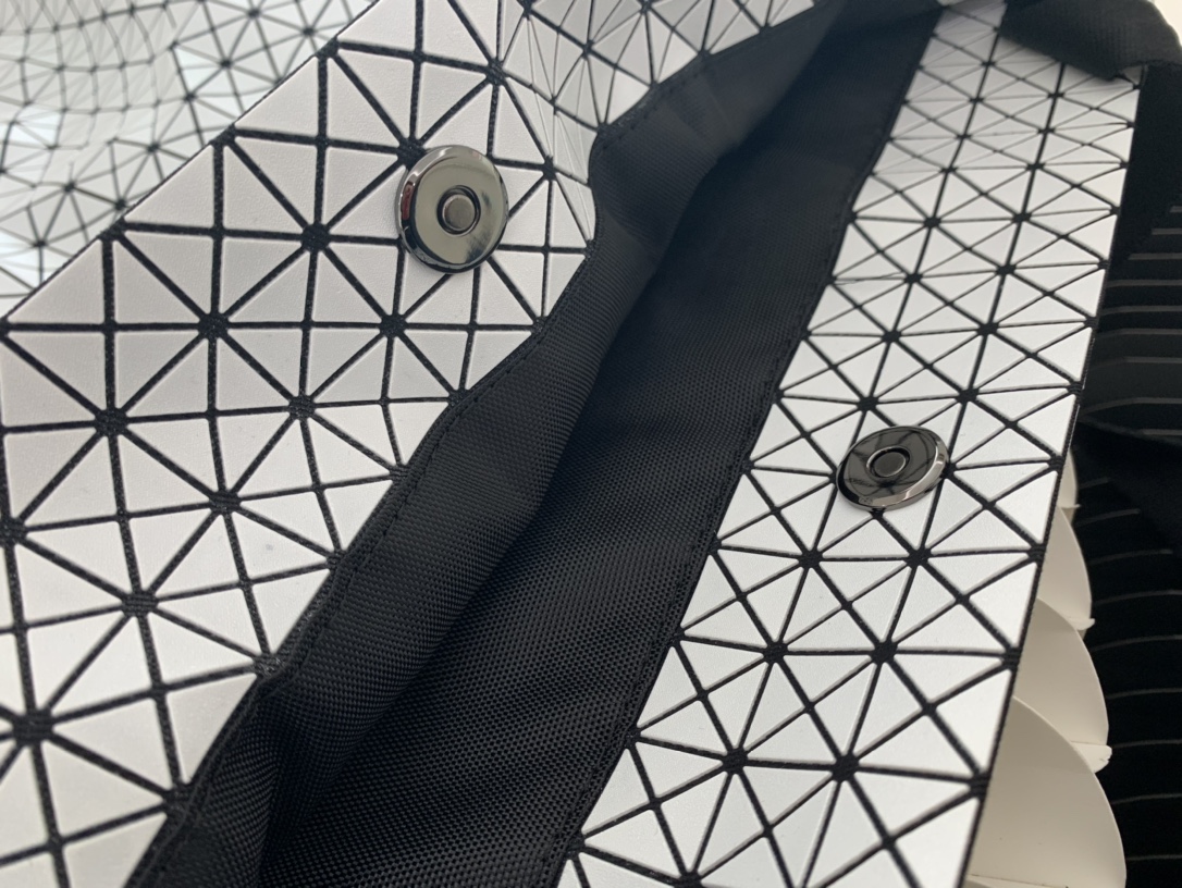 Issey Miyake BAOBAO Style Tote Bag - Lightweight, Adjustable, and Stylish 7 i1657003249 3715 4