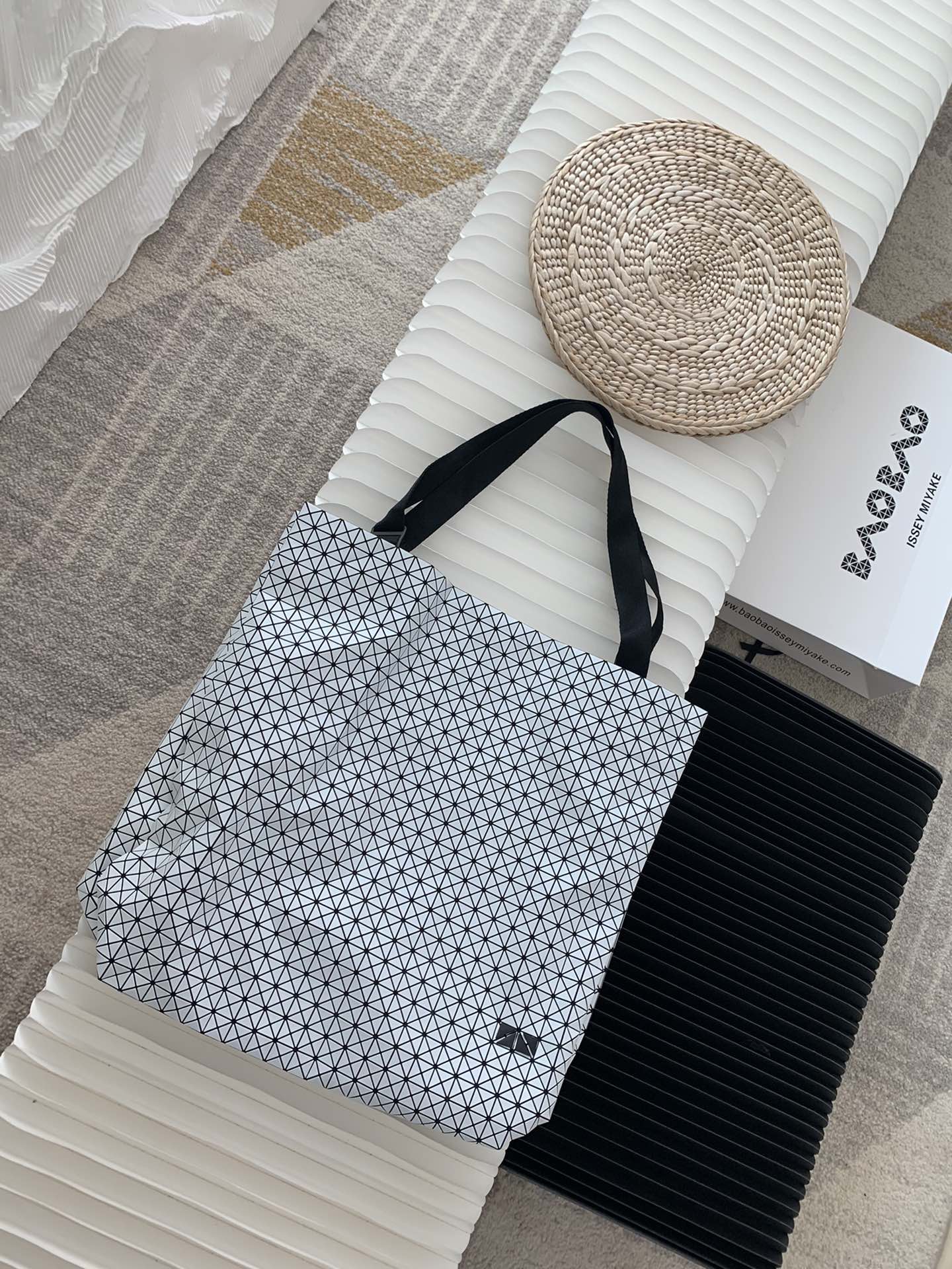 Issey Miyake BAOBAO Style Tote Bag - Lightweight, Adjustable, and Stylish 5 i1657003249 7271 2