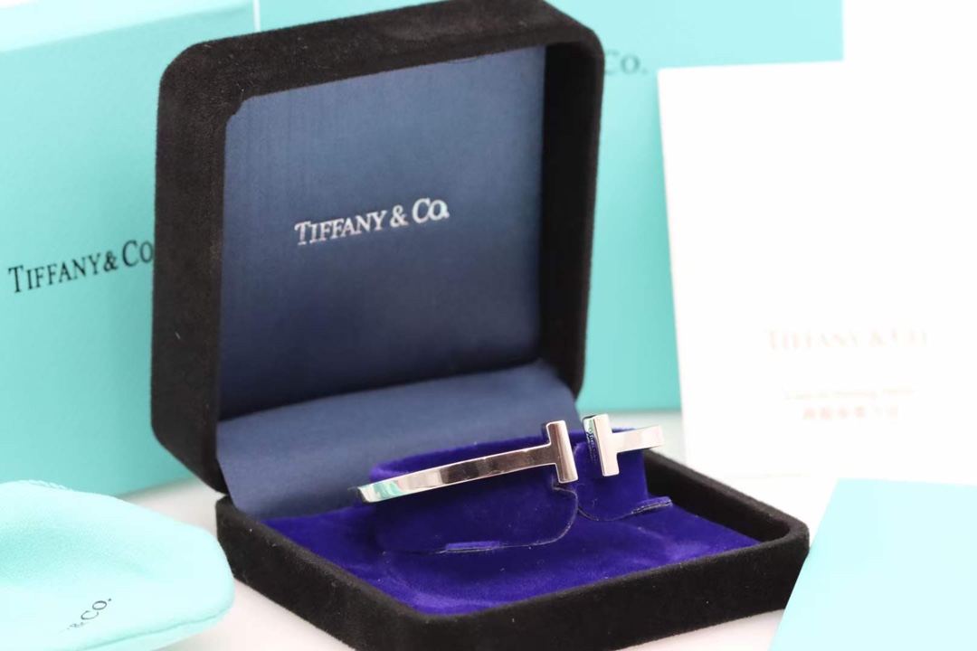 Tiffany & Co. Tiffany&Co.蒂芙尼 银光色面双T宽 开口手镯