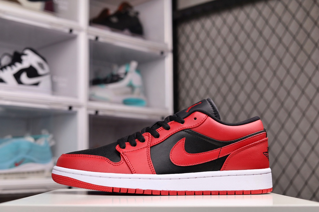 H0 公司级 Air jordan 1 LowAJ1低帮系列 乔1低帮休闲板鞋 同步官方配色市场唯一独家头层皮打造 原鞋原档案开发 原厂皮料 原档冲孔鞋头 正确满胶鞋垫 四线拉帮 原厂织唛标 鞋舌高弹海绵填充。