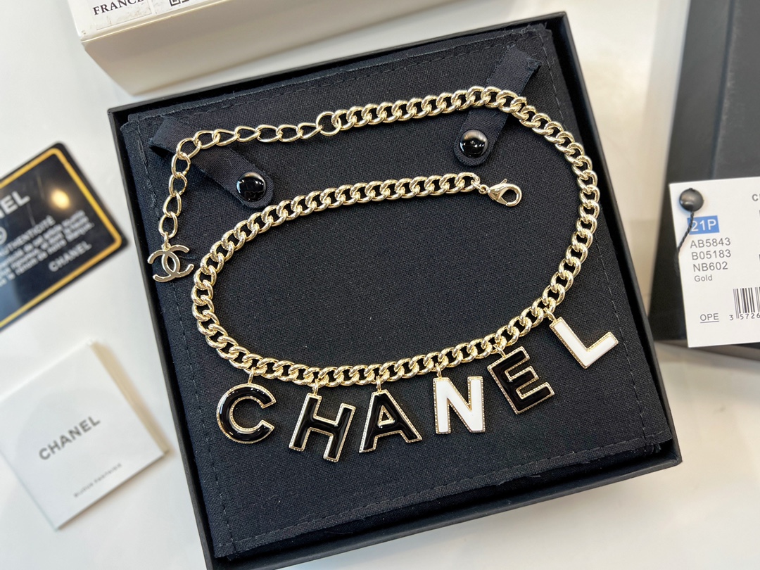 新款☑️CHANEL香奈儿珐琅滴油字母项链