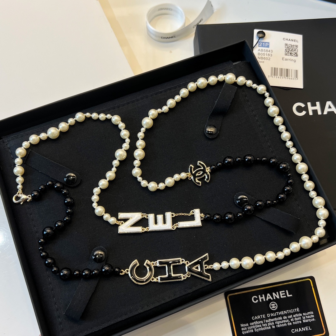 新款☑️CHANEL香奈儿珐琅滴油字母项链毛衣链