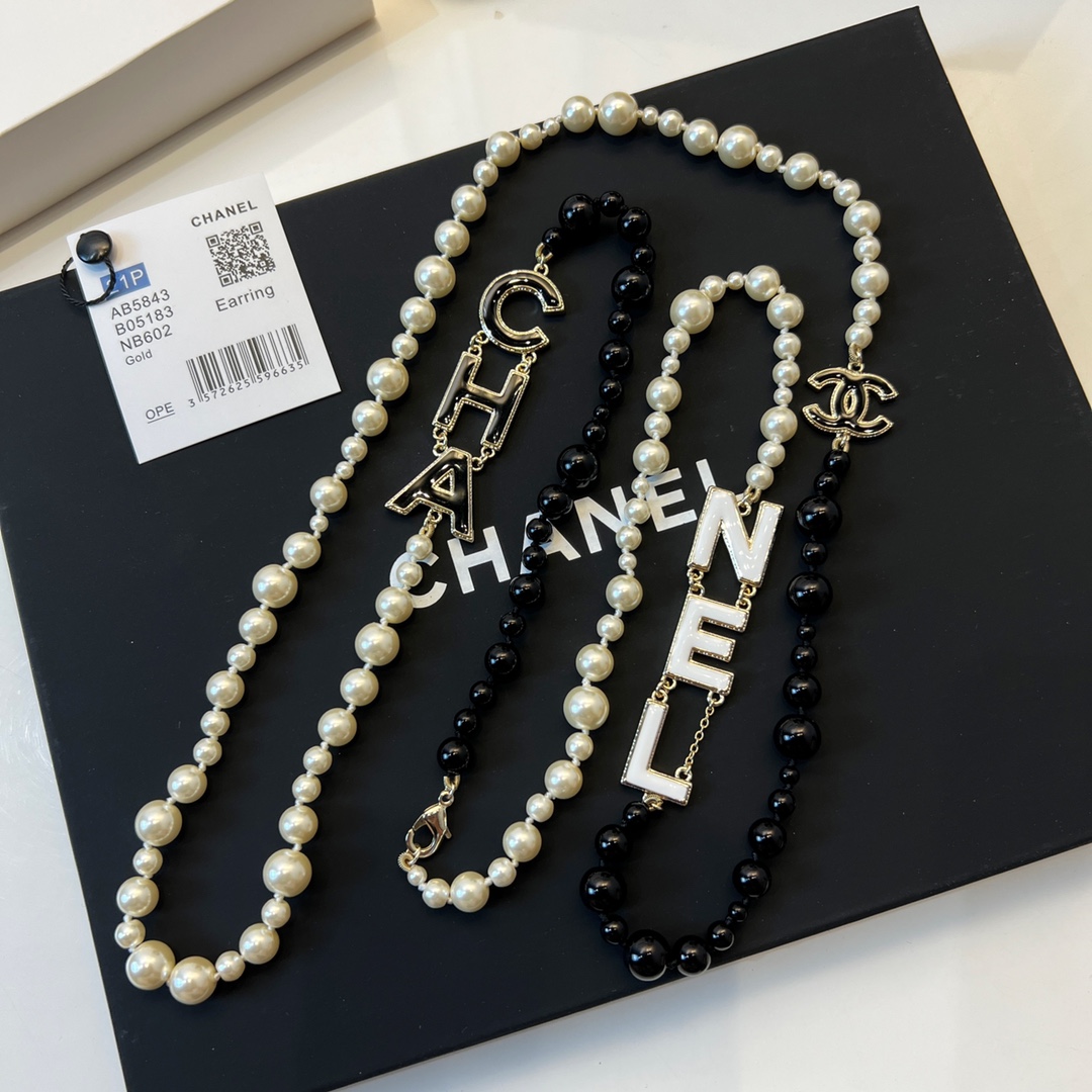 新款☑️CHANEL香奈儿珐琅滴油字母项链毛衣链