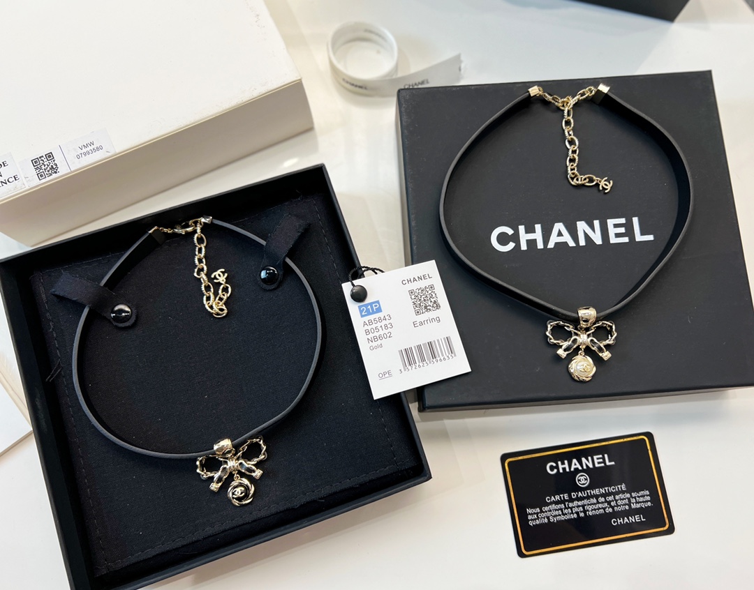 新款☑️CHANEL香奈儿蝴蝶结皮绳颈链项链
