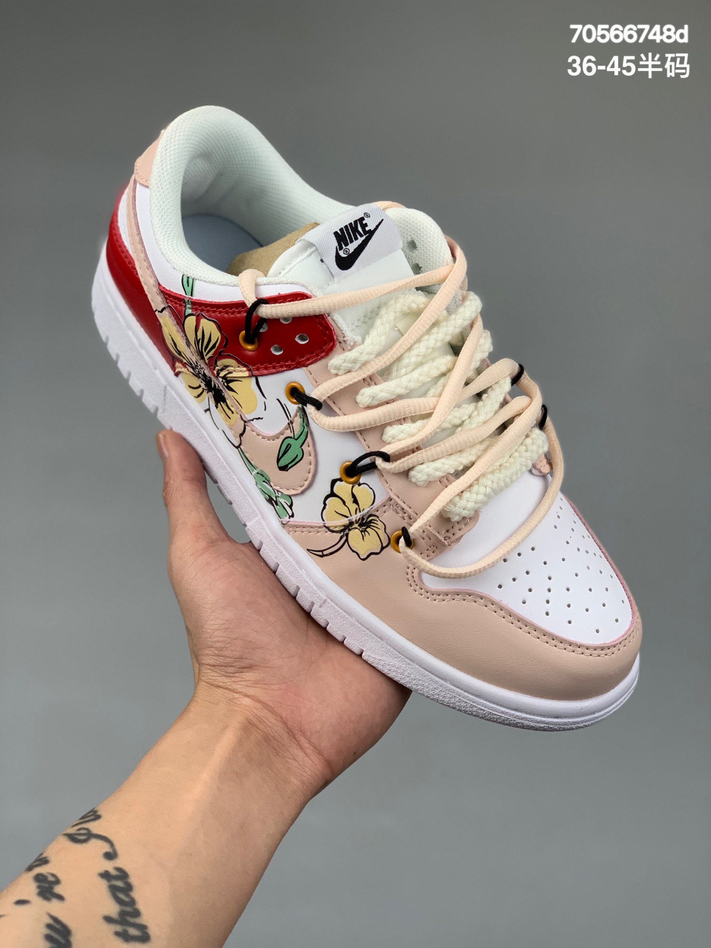 本地
耐克Nike Dunk Low SB  解构绑带滑板鞋 双鞋带系统延续了今年的代表性风格，搭配亮粉色鞋带，保持了 Dunk SB Low 街头属性的同时，Virgil 强烈的解构属性让这双鞋更符合现代年轻人的审美

货号:  CW1590
尺码：36 36.5 37.5 38 38.5 39 40 40.5 41 42 42.5 43 44 45
编码：70566748d