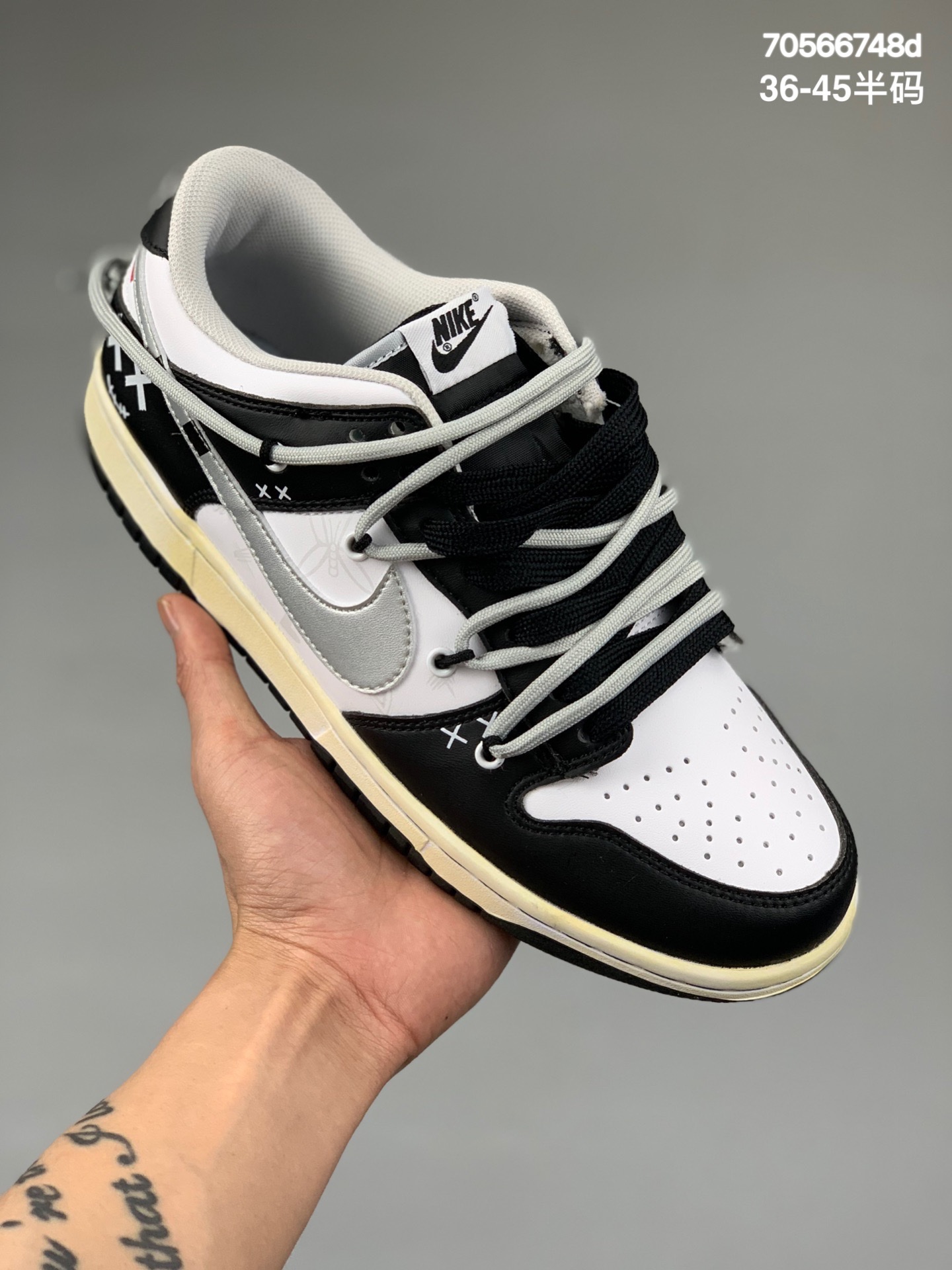 本地
耐克Nike Dunk Low SB  解构绑带滑板鞋 双鞋带系统延续了今年的代表性风格，搭配亮粉色鞋带，保持了 Dunk SB Low 街头属性的同时，Virgil 强烈的解构属性让这双鞋更符合现代年轻人的审美

货号:  CW1590
尺码：36 36.5 37.5 38 38.5 39 40 40.5 41 42 42.5 43 44 45
编码：70566748d