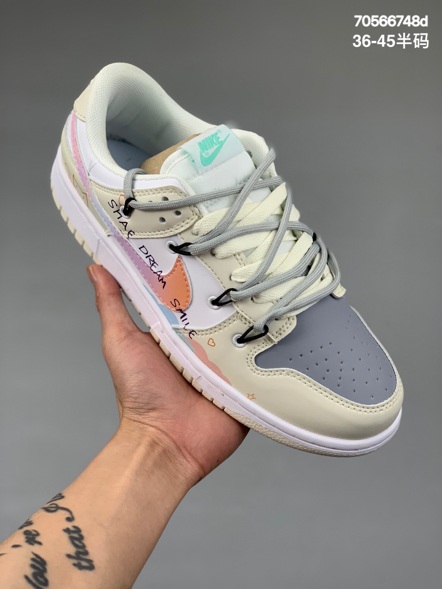 本地
耐克Nike Dunk Low SB  解构绑带滑板鞋 双鞋带系统延续了今年的代表性风格，搭配亮粉色鞋带，保持了 Dunk SB Low 街头属性的同时，Virgil 强烈的解构属性让这双鞋更符合现代年轻人的审美

货号:  CW1590
尺码：36 36.5 37.5 38 38.5 39 40 40.5 41 42 42.5 43 44 45
编码：70566748d