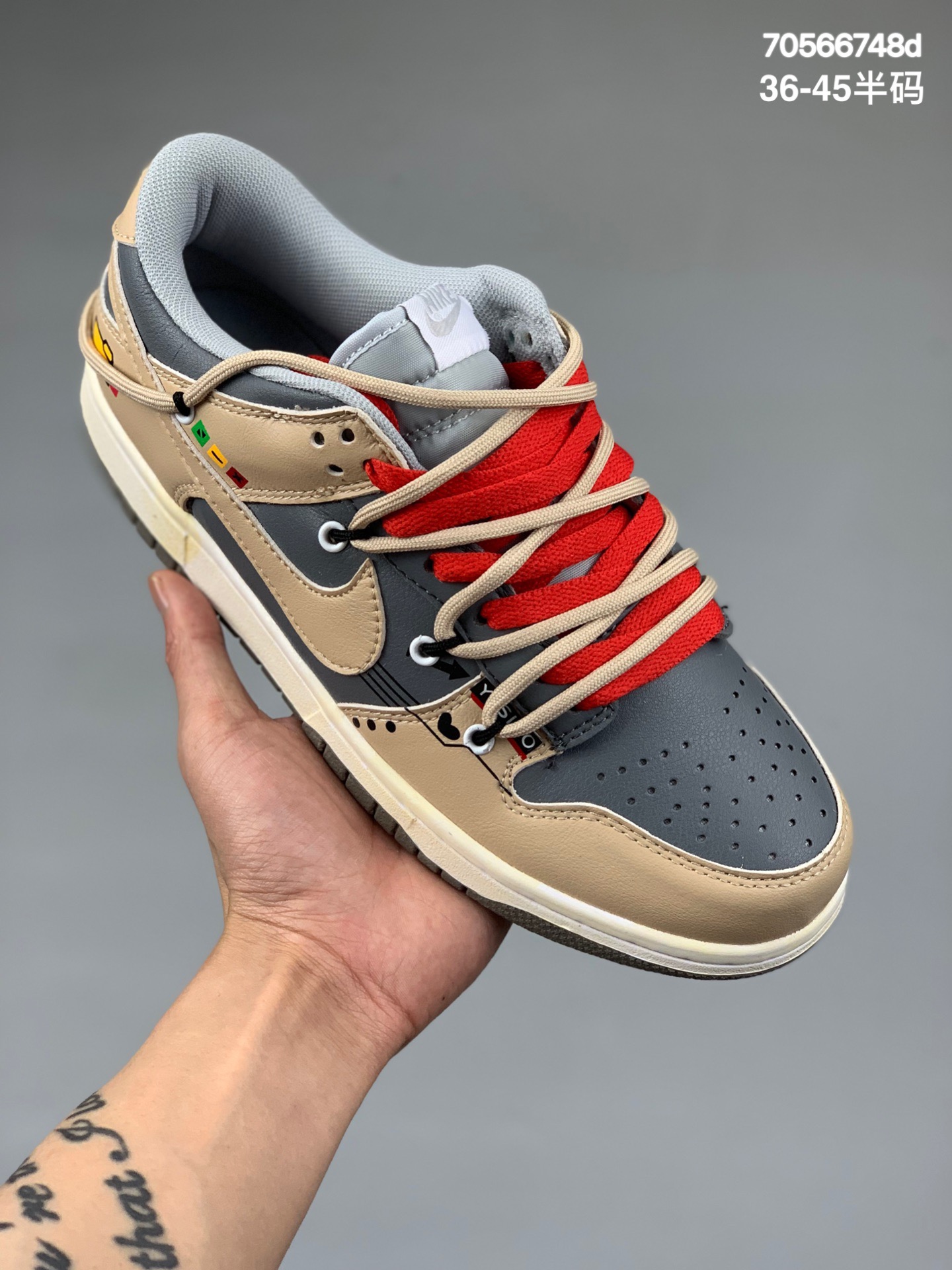 
耐克Nike Dunk Low SB  解构绑带滑板鞋 双鞋带系统延续了今年的代表性风格，搭配亮粉色鞋带，保持了 Dunk SB Low 街头属性的同时，Virgil 强烈的解构属性让这双鞋更符合现代年轻人的审美

货号:  CW1590
尺码：36 36.5 37.5 38 38.5 39 40 40.5 41 42 42.5 43 44 45
编码：70566748d