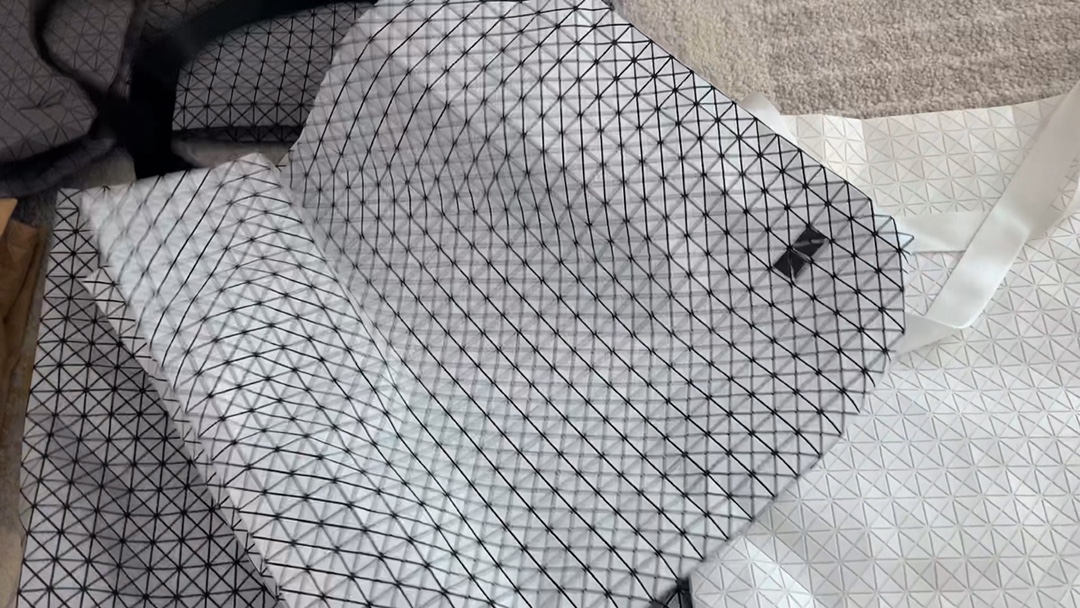 Issey Miyake BAOBAO Kuro Tote Bag - Minimalist Style, Unisex Design BB04