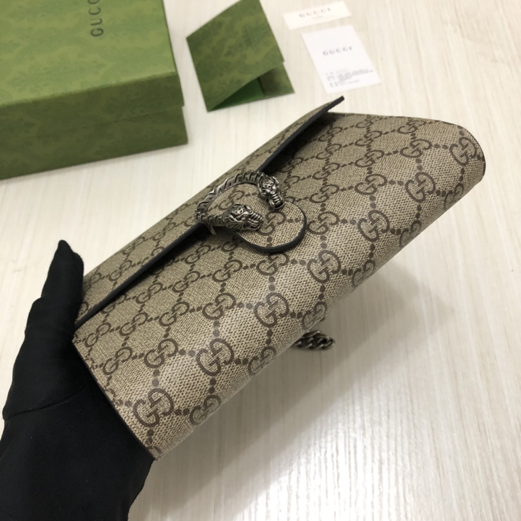 酒神小斜挎包🎉🎉手拿斜挎两用，采用进口头层小牛皮，高端品质、实物拍摄📸！款号：。尺寸:20×13×4.5