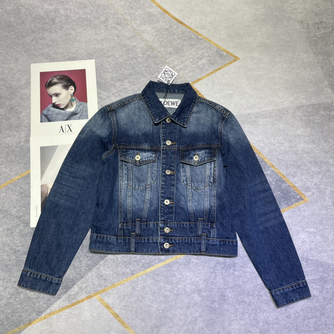 NO:316378,LOEW* ss denim jacket, GW same 1 to 1 customized hot model, contrasting color grinding white, double enzyme washing grinding white and blue, a denim jacket with a very denim style, European station show style, foreign counter hot model, a good denim jacket 1 color code SML,,loewe, jackets & coats,alexander wang19860909LOEW* ss丹宁牛仔外套,GW同款1比1定制爆款,撞色磨白色,双重酵素洗水磨白蓝,极具丹宁风的一款牛仔外套,欧洲站秀款,国外专柜爆款,一款好的牛仔外套1色码数SML,,loewe,jackets & coats,alexander wang,Women's clothing
