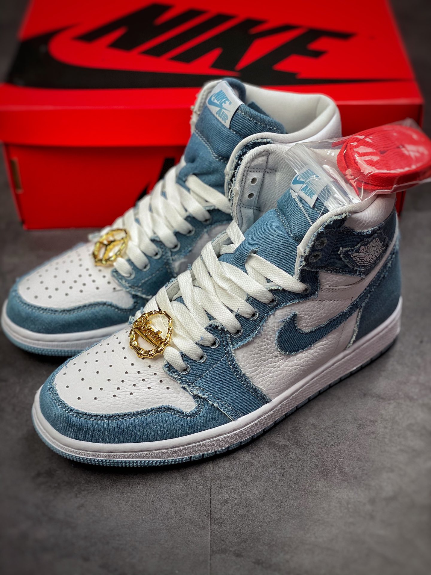 300 Air Jordan 1 Retro ”Denim”  高帮 水洗做旧丹宁牛仔蓝 DM9036-104