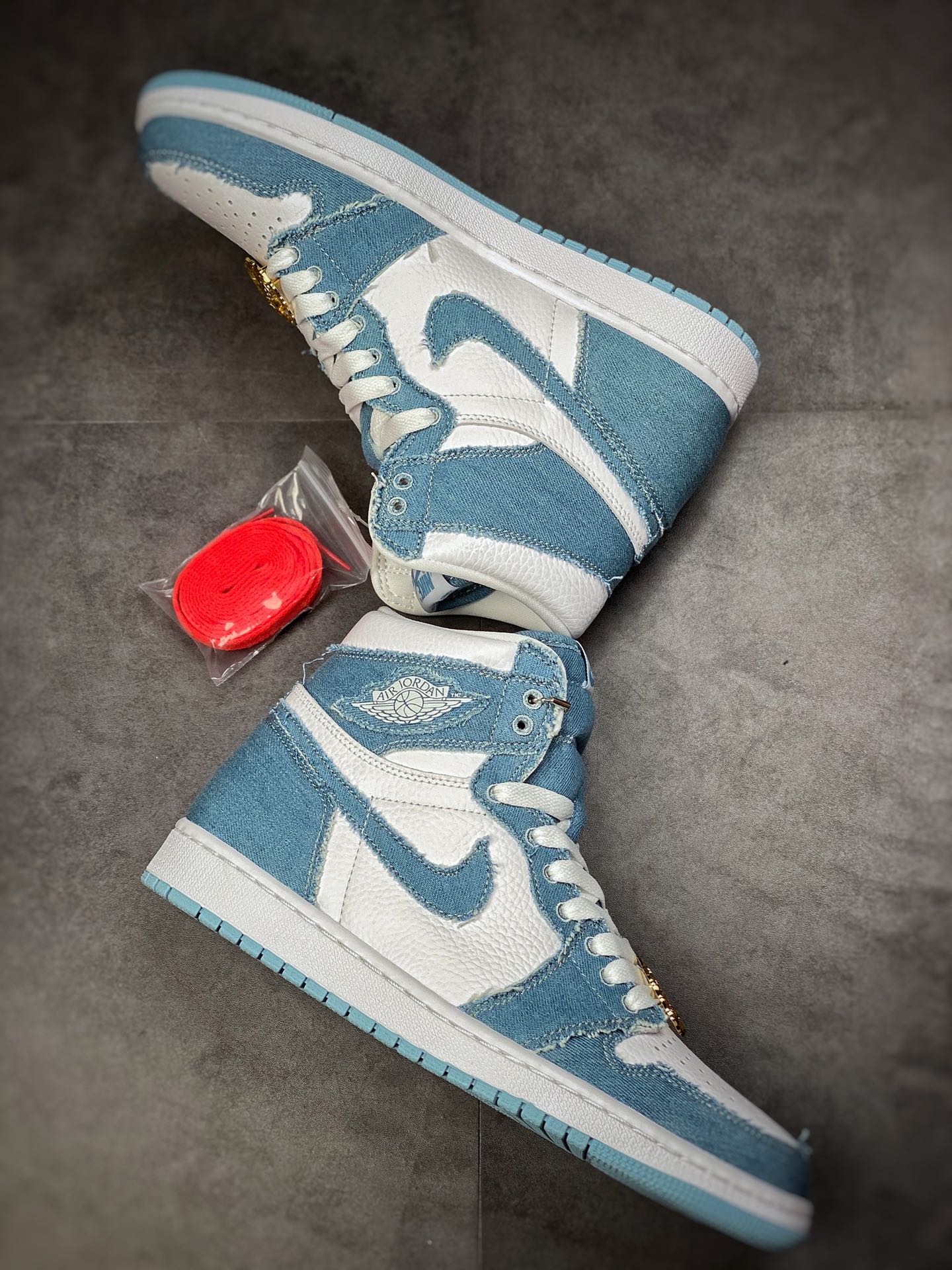 300 Air Jordan 1 Retro ”Denim”  高帮 水洗做旧丹宁牛仔蓝 DM9036-104