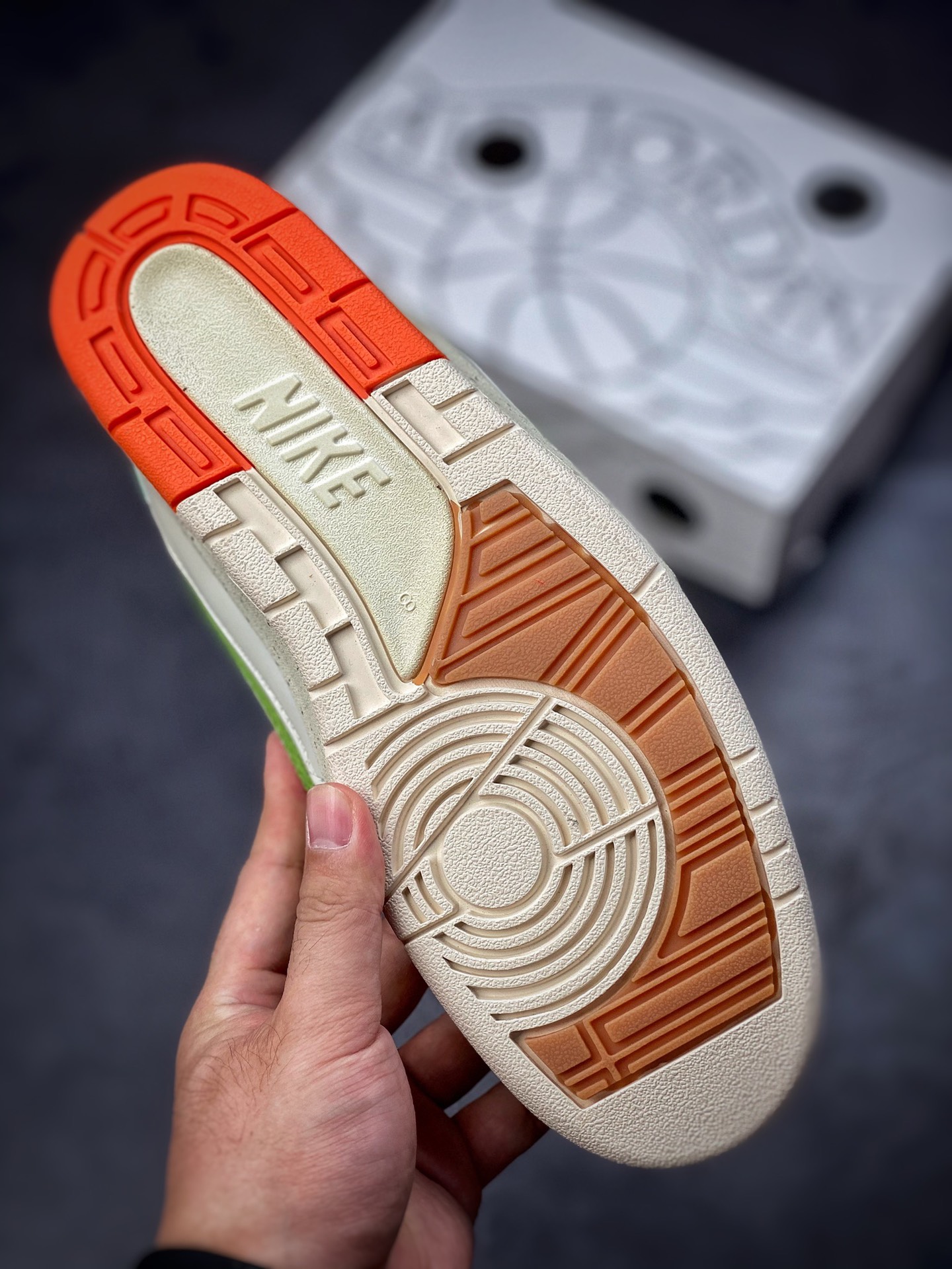 220 Off-White x Air Jordan AJ2 Low SP  联名款篮球鞋 透明原盒版本  DV6206-183