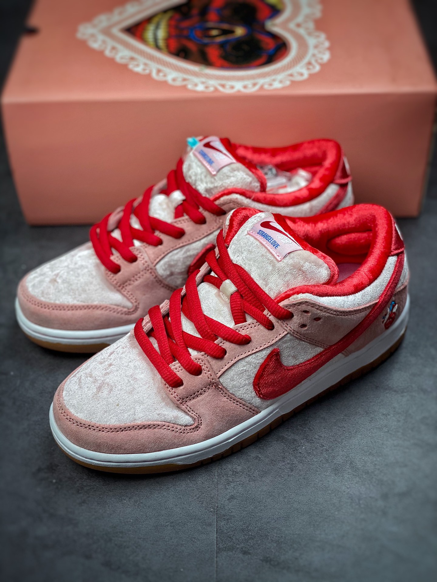 240 Nike SB Low Dunk Low x Strangelove 情人节 CT2552-800