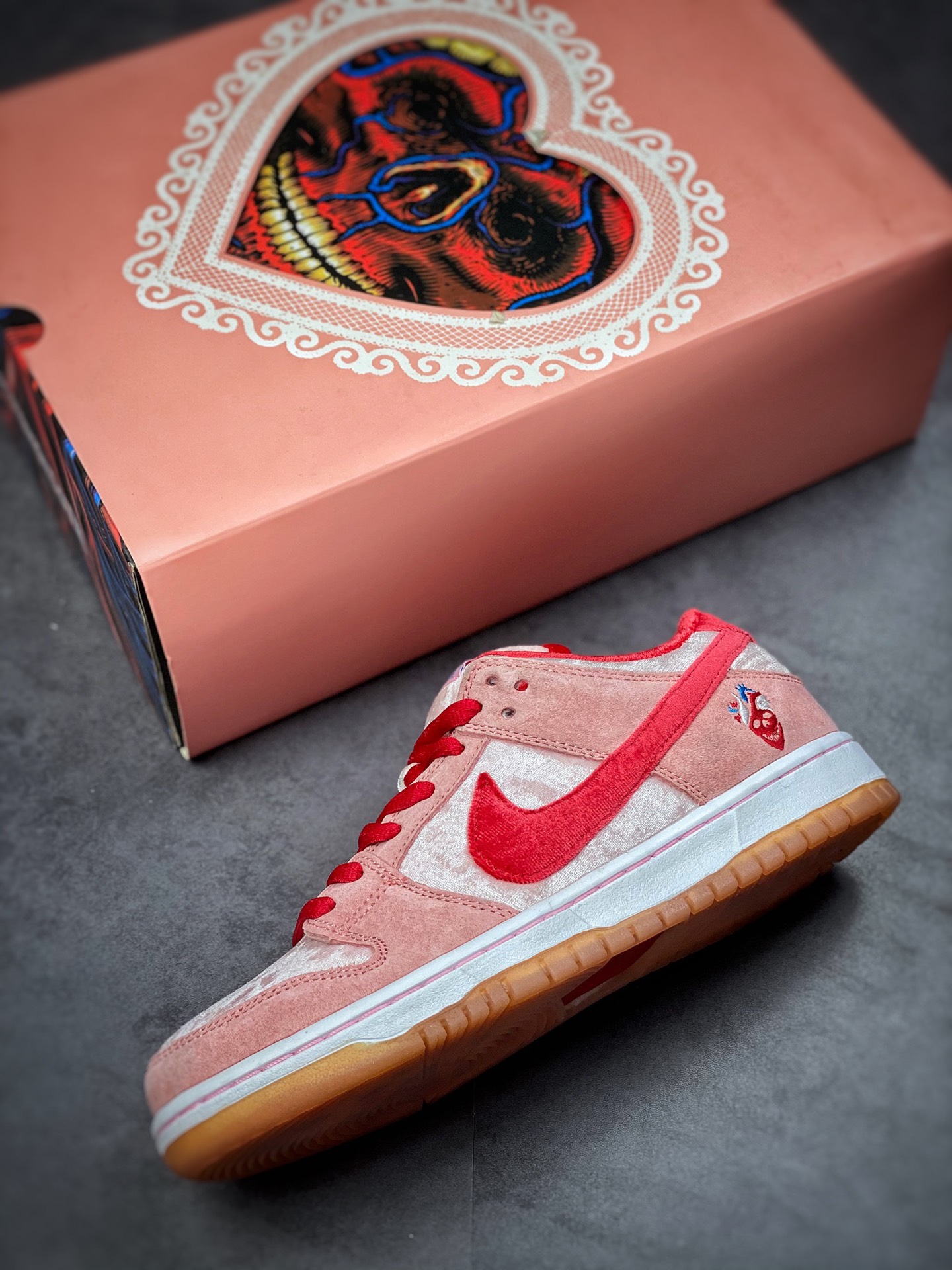 240 Nike SB Low Dunk Low x Strangelove 情人节 CT2552-800