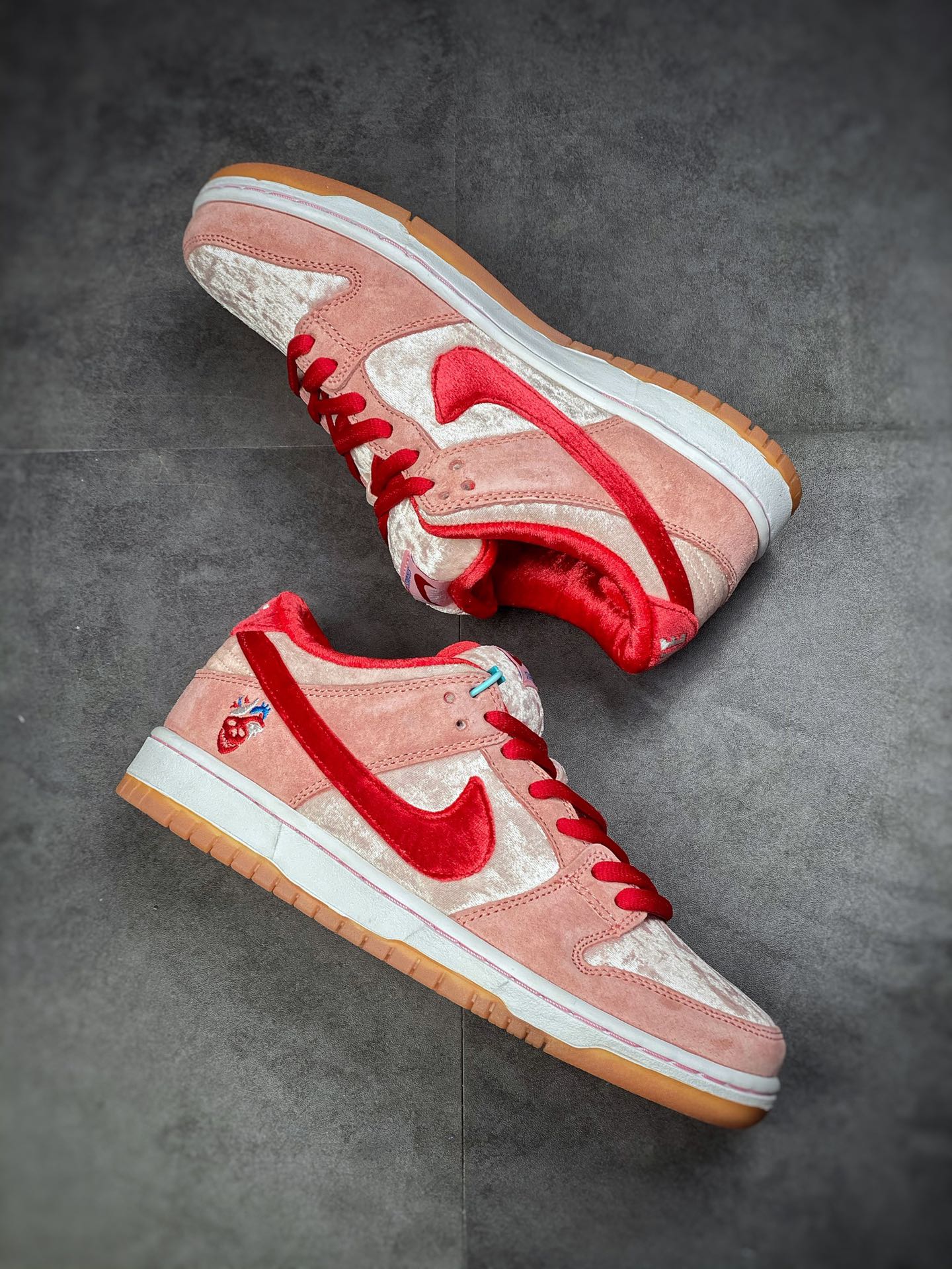 240 Nike SB Low Dunk Low x Strangelove 情人节 CT2552-800