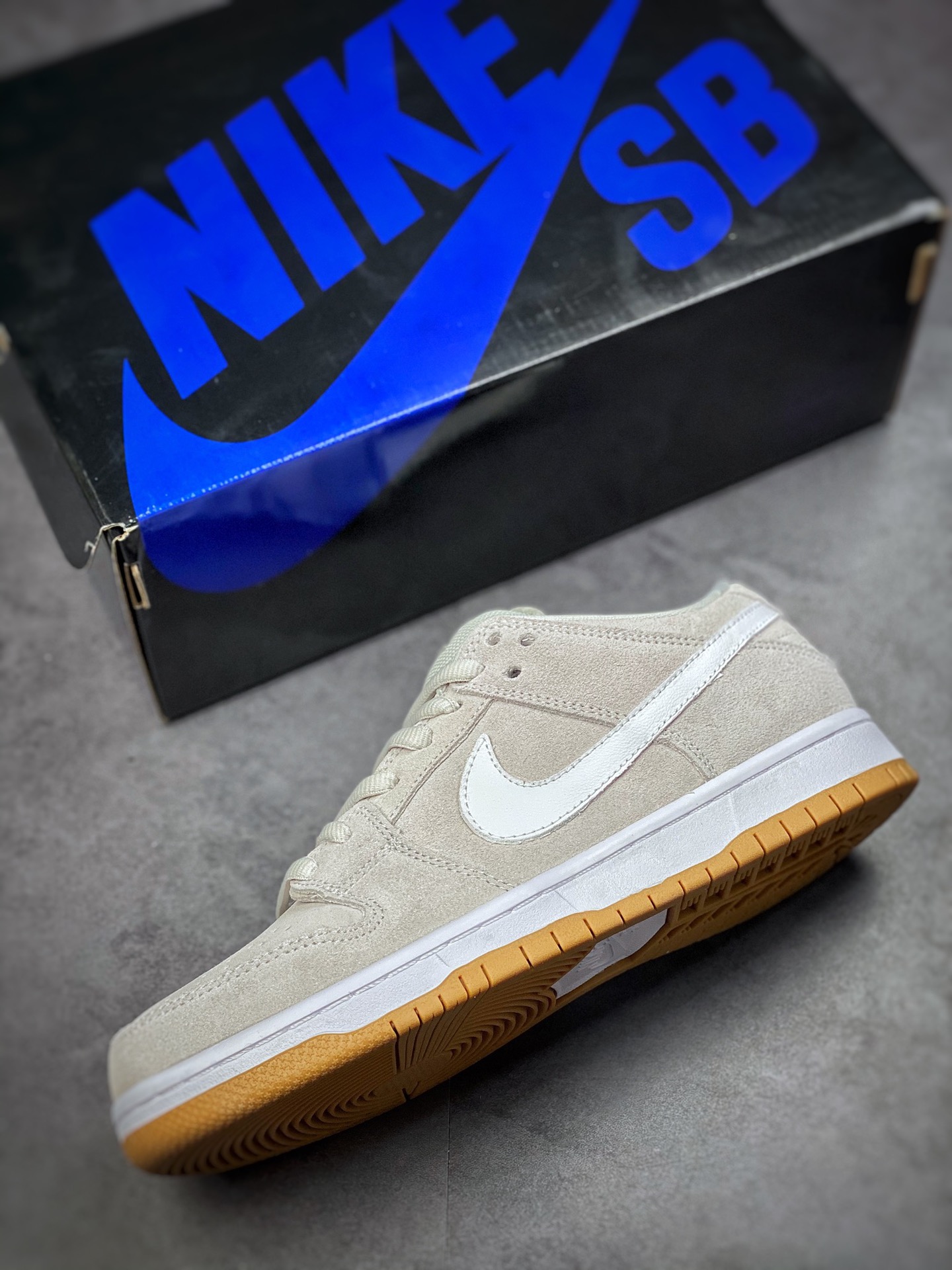 260 Nike SB Dunk Low 复刻灰白生胶 304292-106