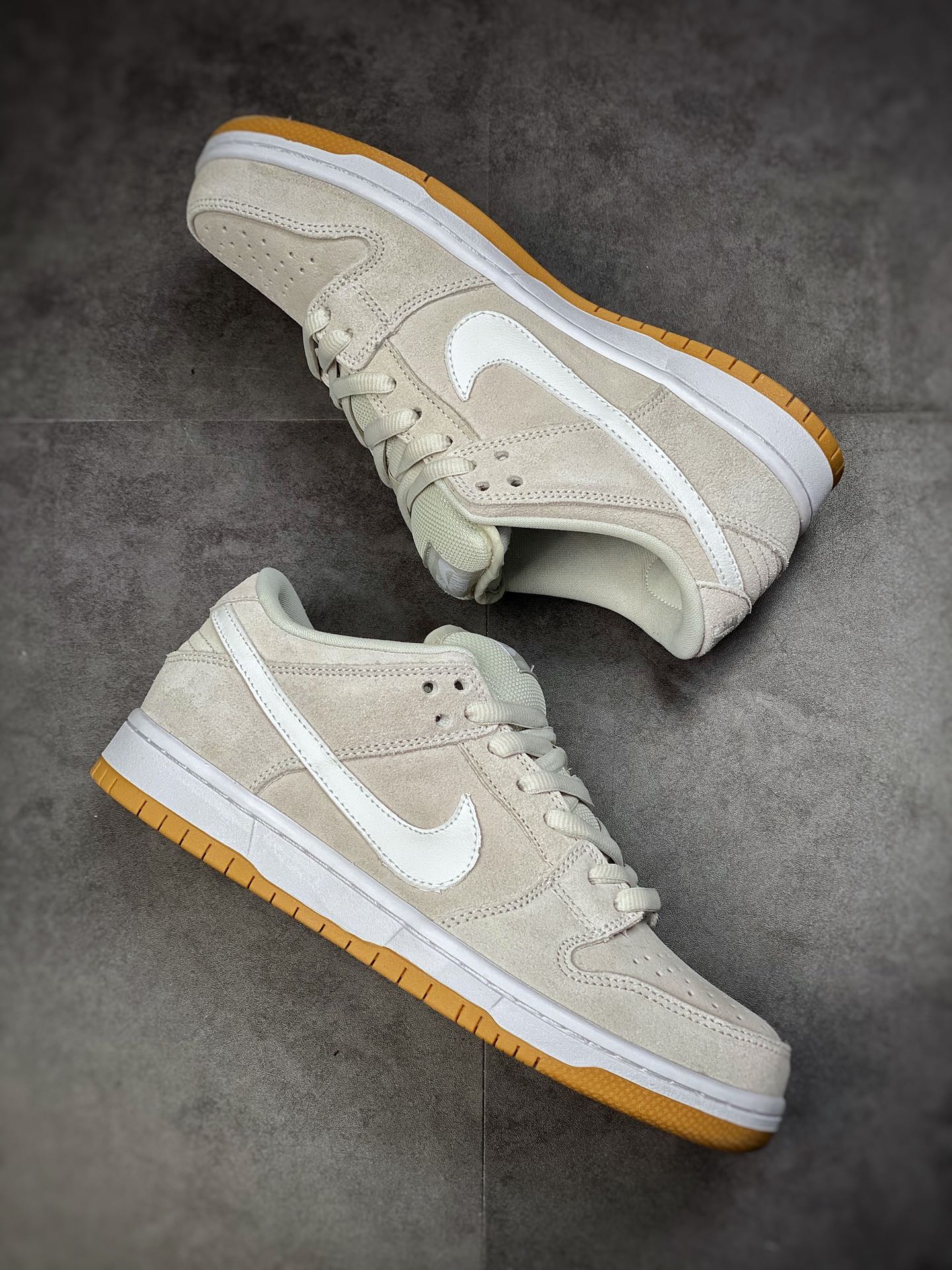 260 Nike SB Dunk Low 复刻灰白生胶 304292-106