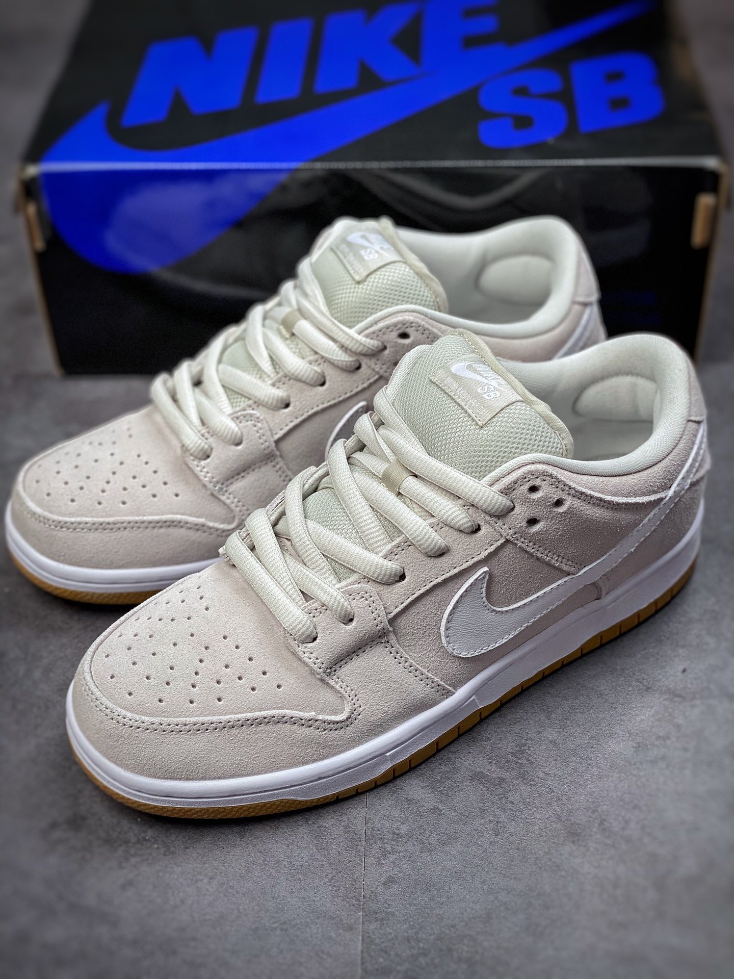 260 Nike SB Dunk Low 复刻灰白生胶 304292-106