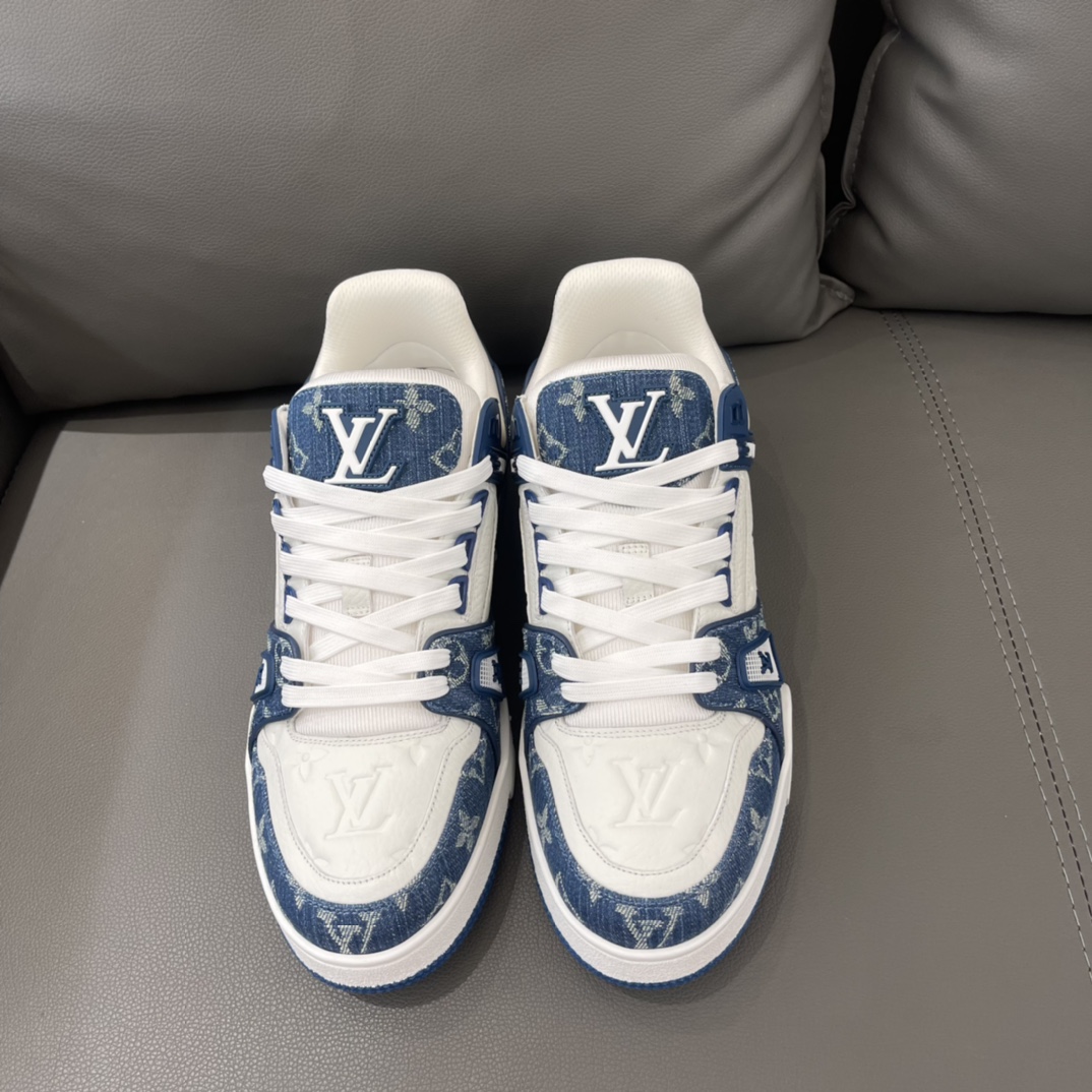 290💰升级版本 原版皮 Trainer 运动鞋取材 Monogram 丹宁布和 Monogram 压纹粒面牛皮革，以色彩和材质的碰撞展现复古篮球鞋的灵感启发。38-45（38 45定制不退换）