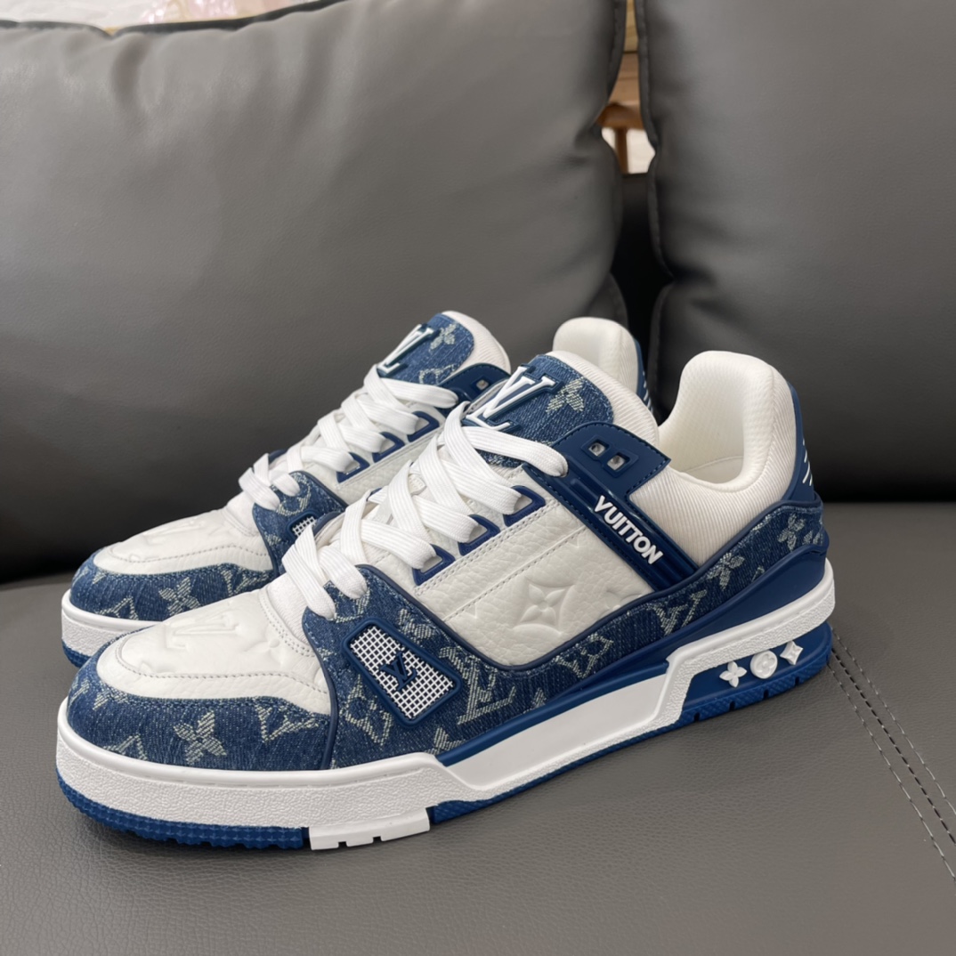 290💰升级版本 原版皮 Trainer 运动鞋取材 Monogram 丹宁布和 Monogram 压纹粒面牛皮革，以色彩和材质的碰撞展现复古篮球鞋的灵感启发。38-45（38 45定制不退换）