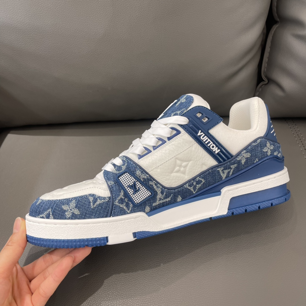 290💰升级版本 原版皮 Trainer 运动鞋取材 Monogram 丹宁布和 Monogram 压纹粒面牛皮革，以色彩和材质的碰撞展现复古篮球鞋的灵感启发。38-45（38 45定制不退换）