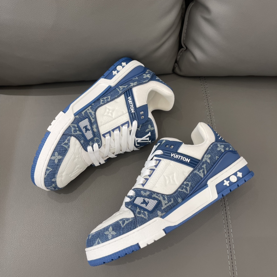 290💰升级版本 原版皮 Trainer 运动鞋取材 Monogram 丹宁布和 Monogram 压纹粒面牛皮革，以色彩和材质的碰撞展现复古篮球鞋的灵感启发。38-45（38 45定制不退换）