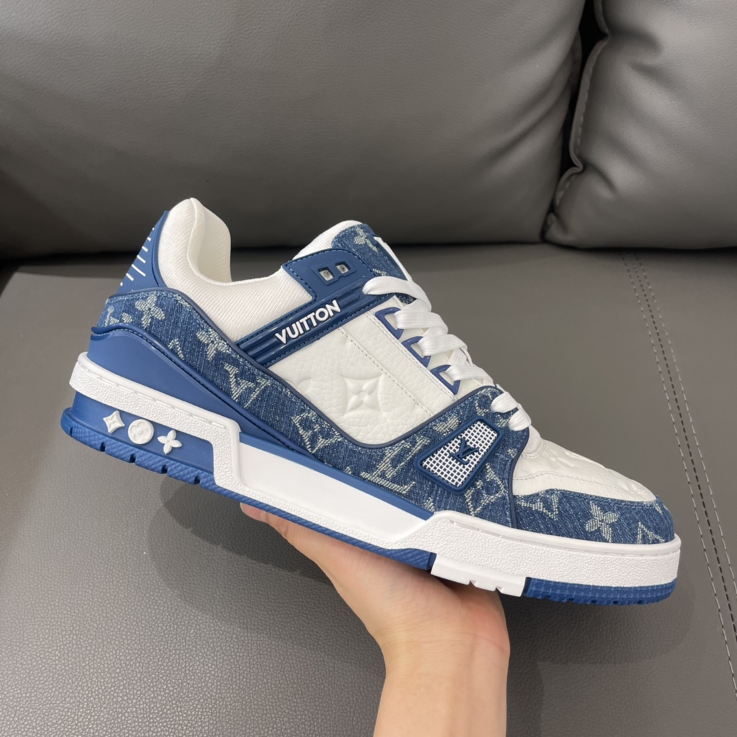290💰升级版本 原版皮 Trainer 运动鞋取材 Monogram 丹宁布和 Monogram 压纹粒面牛皮革，以色彩和材质的碰撞展现复古篮球鞋的灵感启发。38-45（38 45定制不退换）