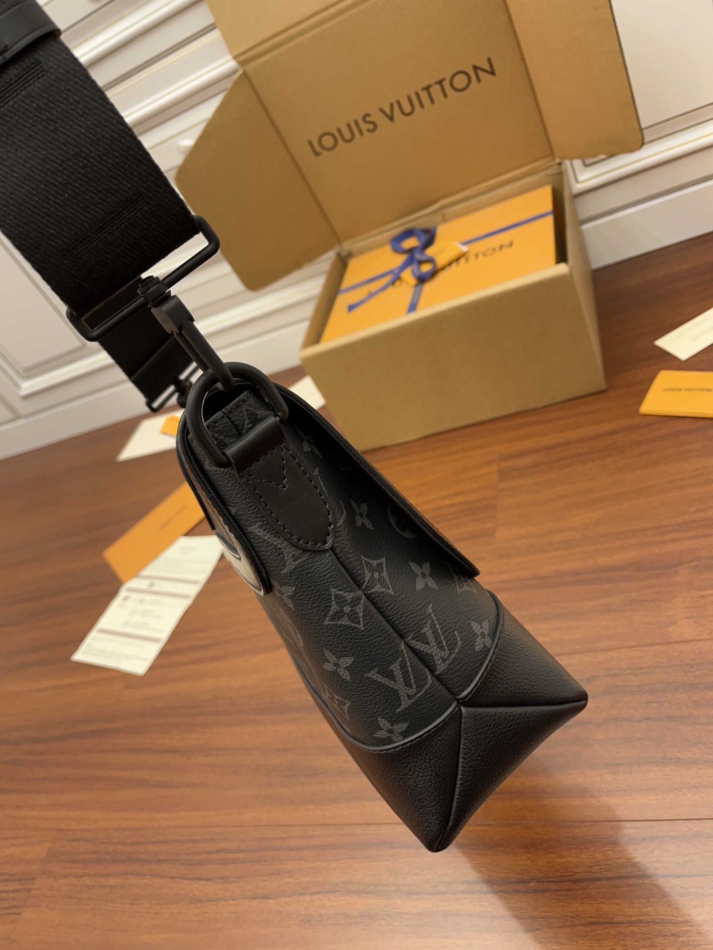 独家首发型号M45911特级加强版品质提升.专柜同步电子芯片内码礼品袋保护纸铜版电子标签合格证皮料是正品